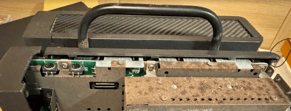X68000 XVI 修理記録② - 分解 - ー 殻を開けたら、そこは「絶望」の