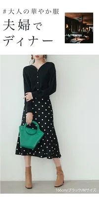 40代、パールボタンのシフォンブラウス