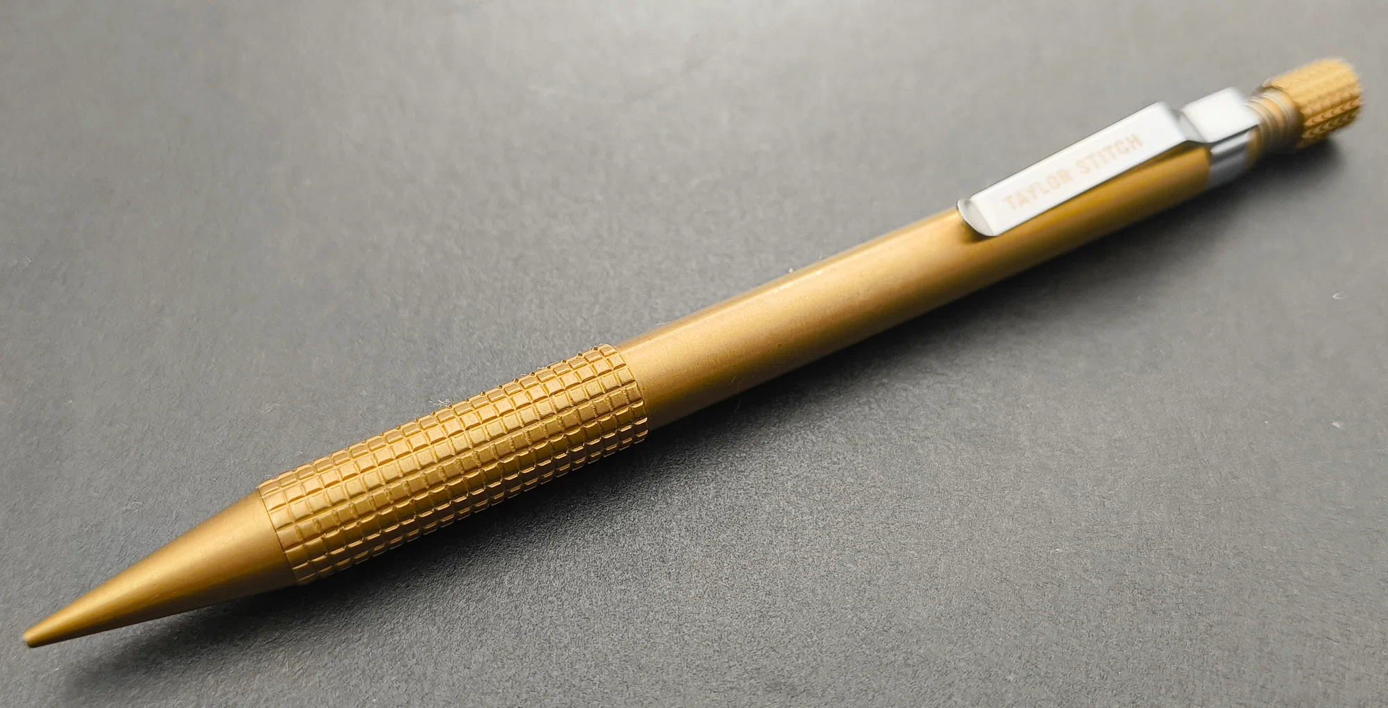 Taylor Stitch The Mechanical Pencil in Brass|KAWEkollektor Taylor Stitch The Mechanical Pencil in Brass|KAWEkollektor