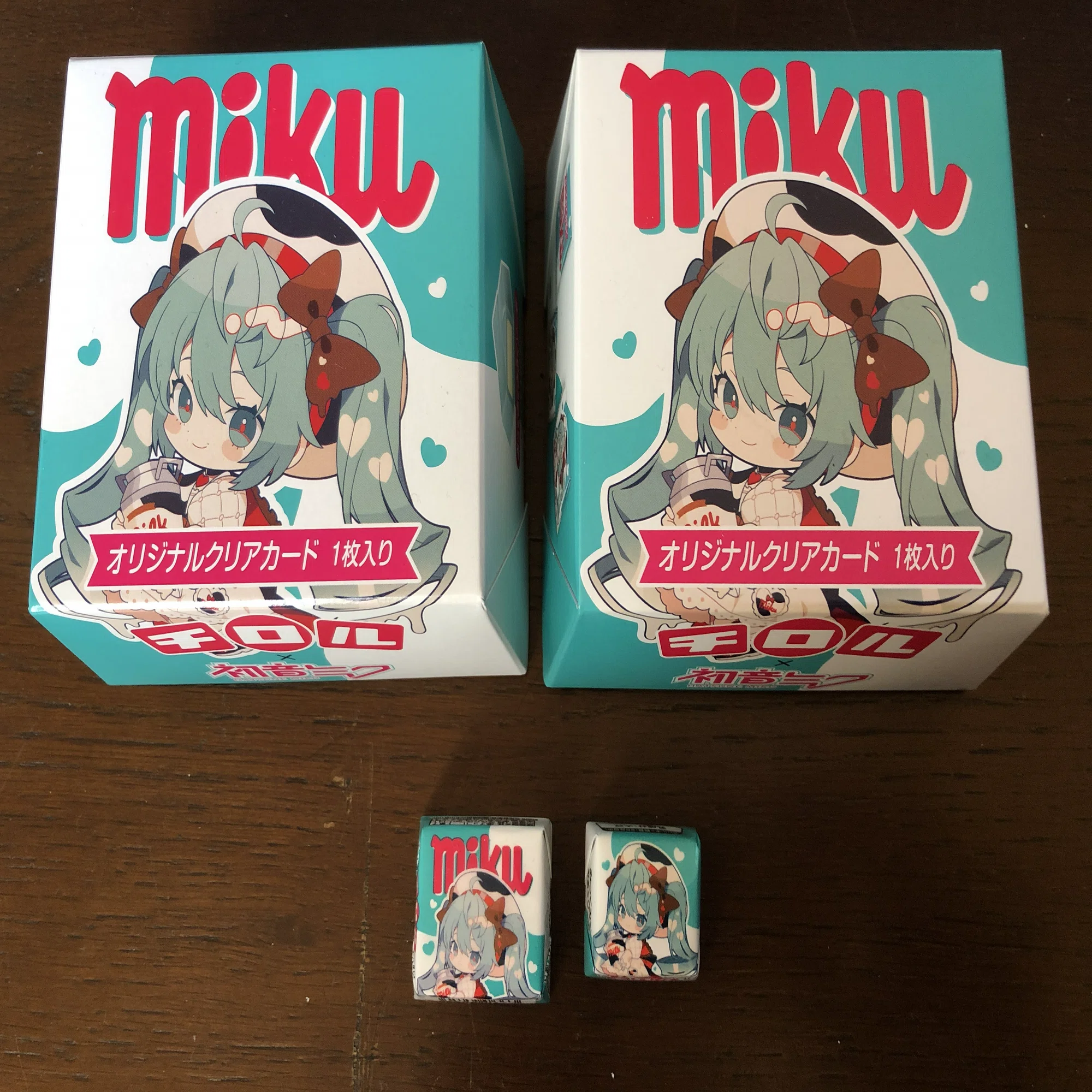 チロルチョコBOX 初音ミクみっくみくみるくソーダ｜萩原朋海