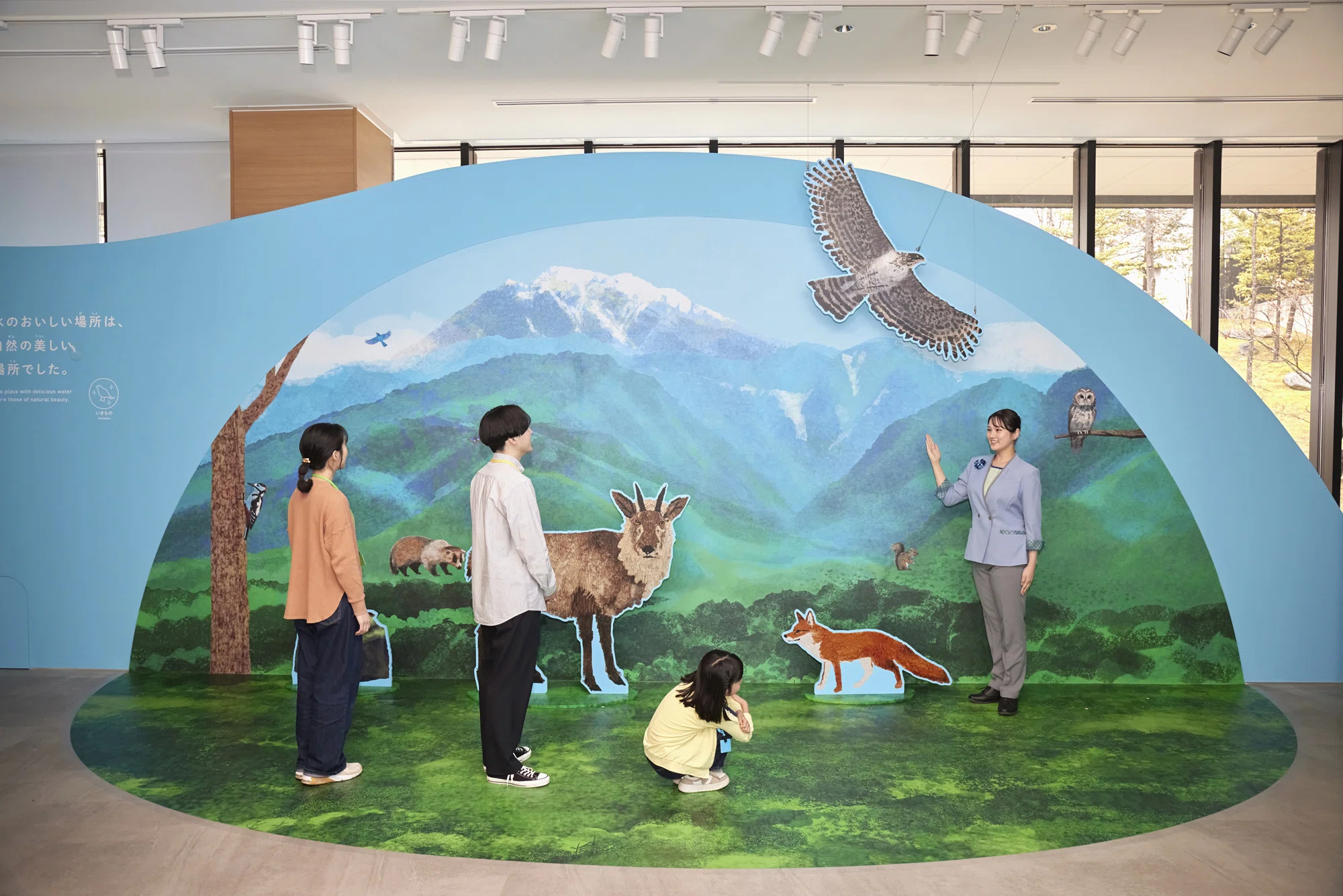 山梨】役割カードで参加型に！「サントリー天然水白州工場」の見学