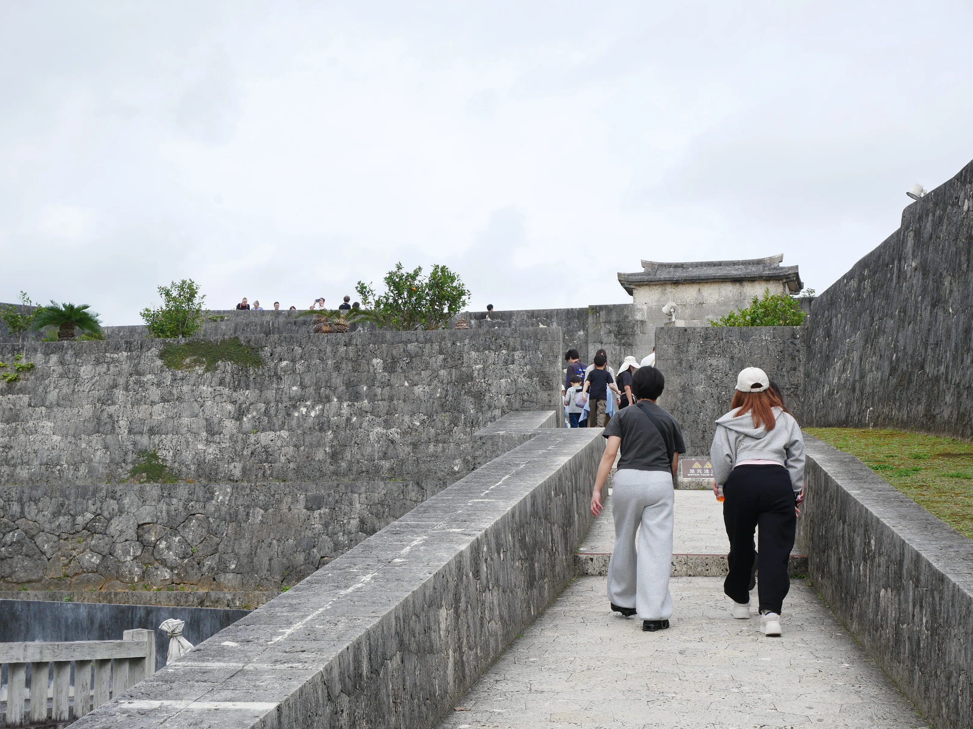 668 焼失した首里城再建の今と、首里金城町の石畳を歩く。｜揺蕩う旅人