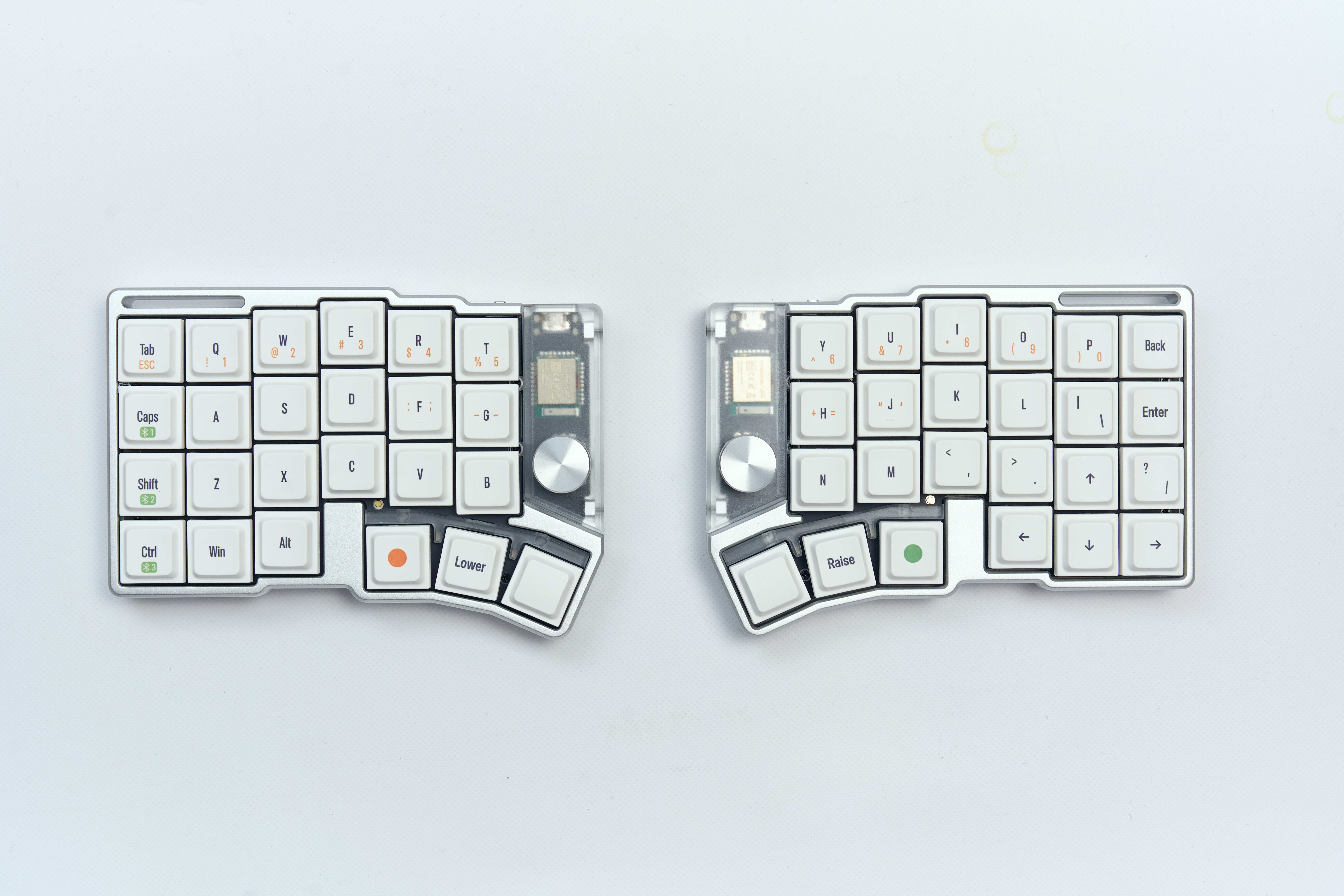 Cornix LP レビュー | アルミ削り出し×完全ワイヤレスの分割キーボード