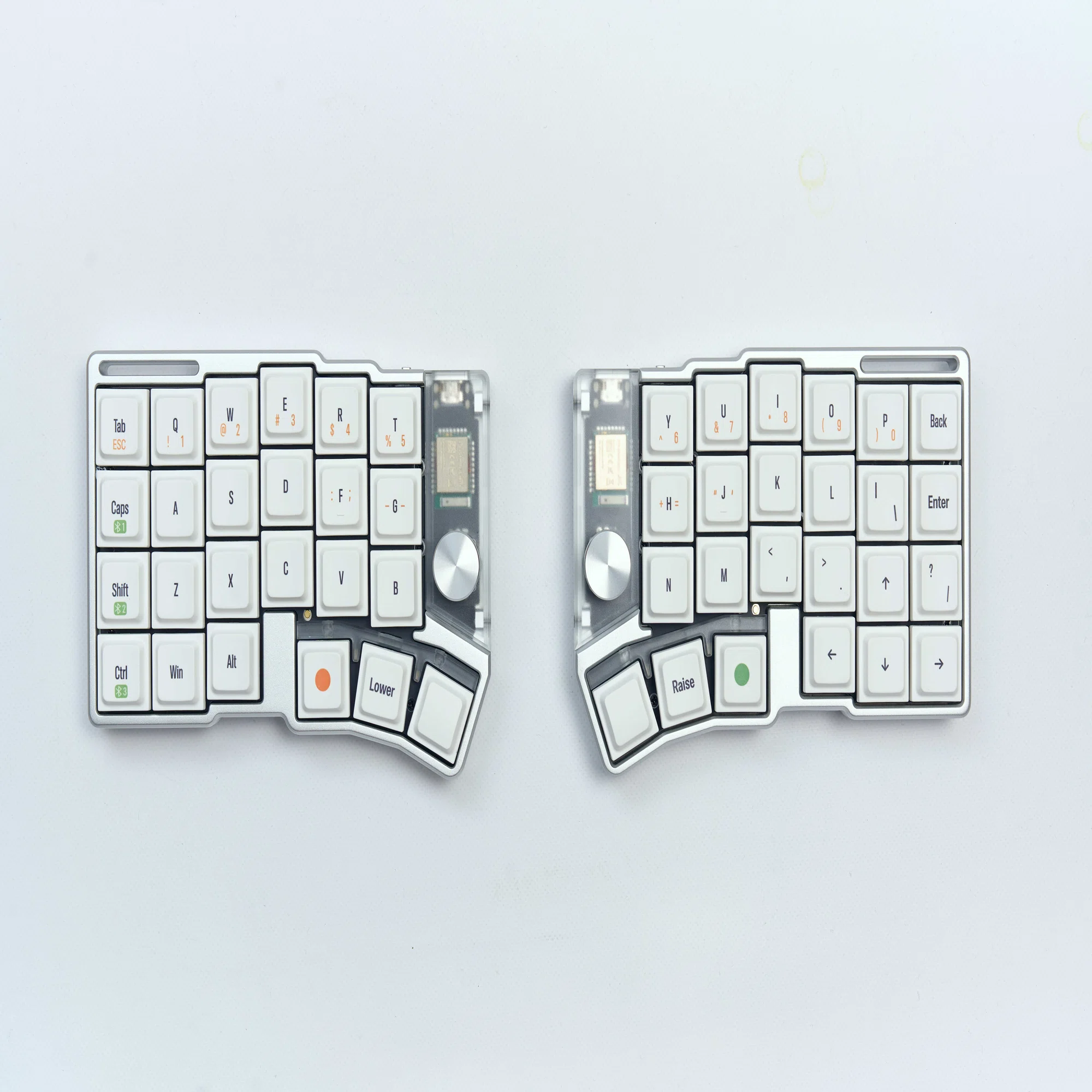 Cornix LP レビュー | アルミ削り出し×完全ワイヤレスの分割キーボード 