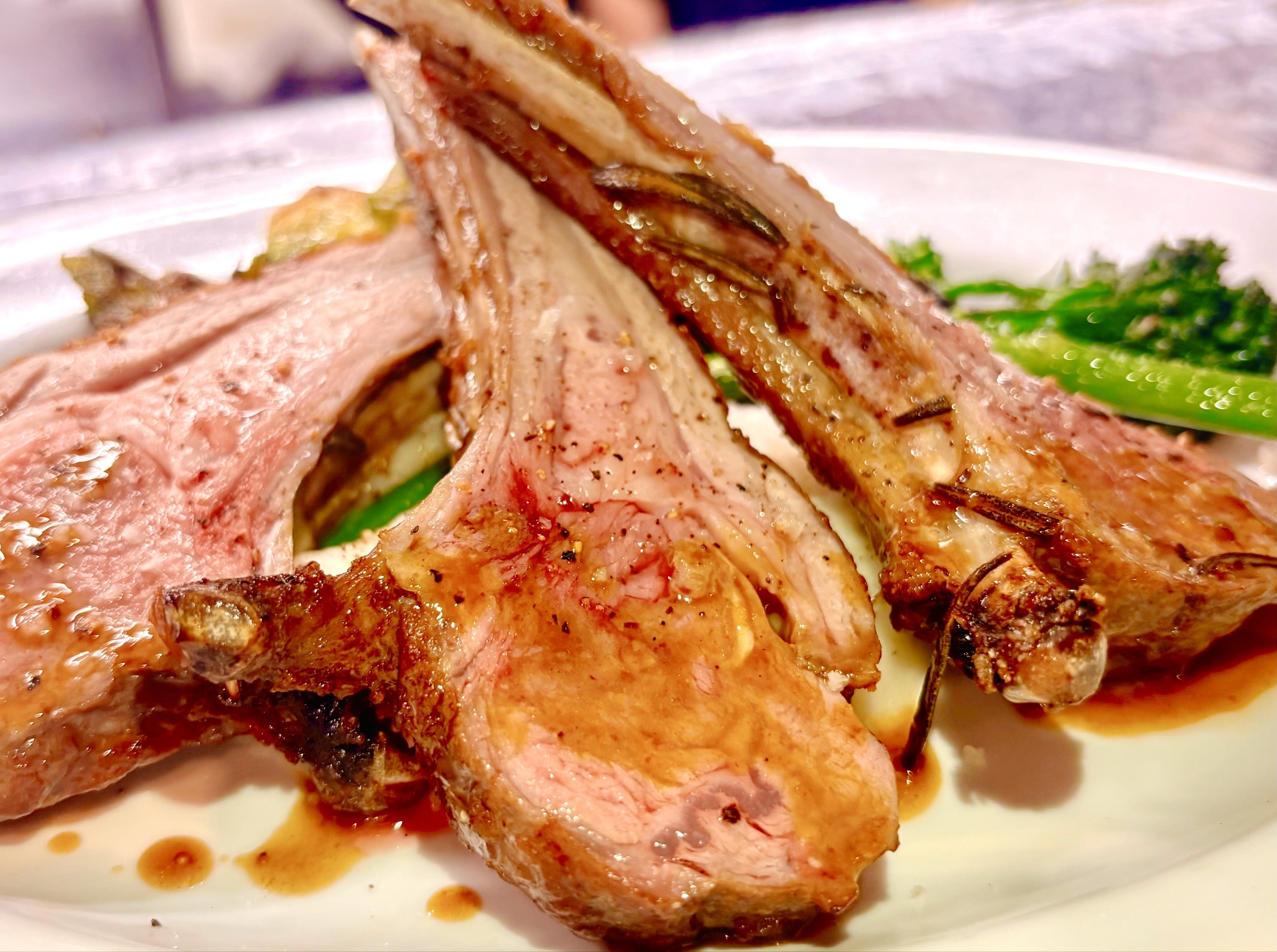 オーストラリア産仔羊骨付きロース オーブン焼き