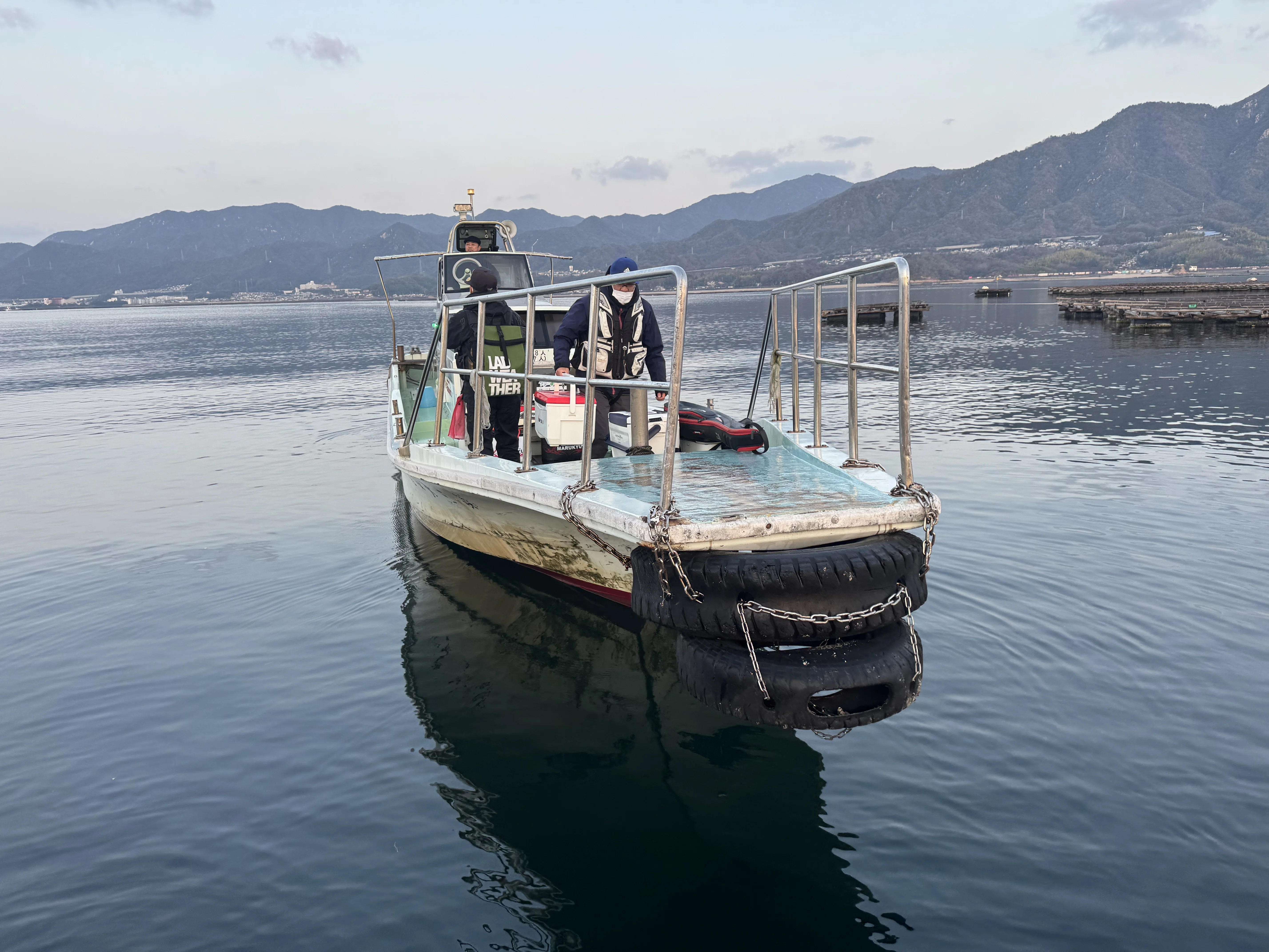 宮島沖の筏でチヌ釣り（かかり釣り）｜ジュンキー