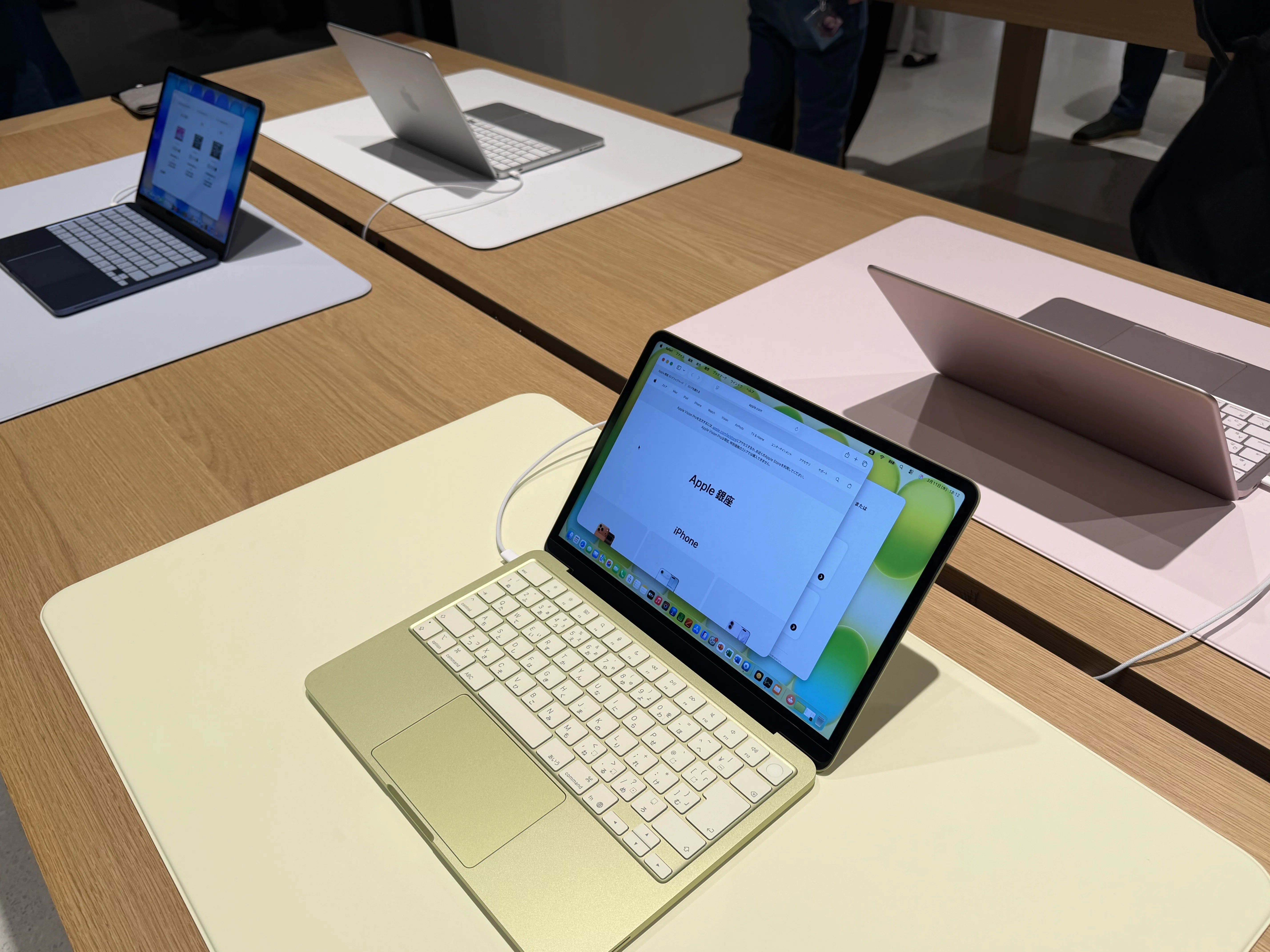MacBook Neo を店舗購入・開封してみました。 ファースト