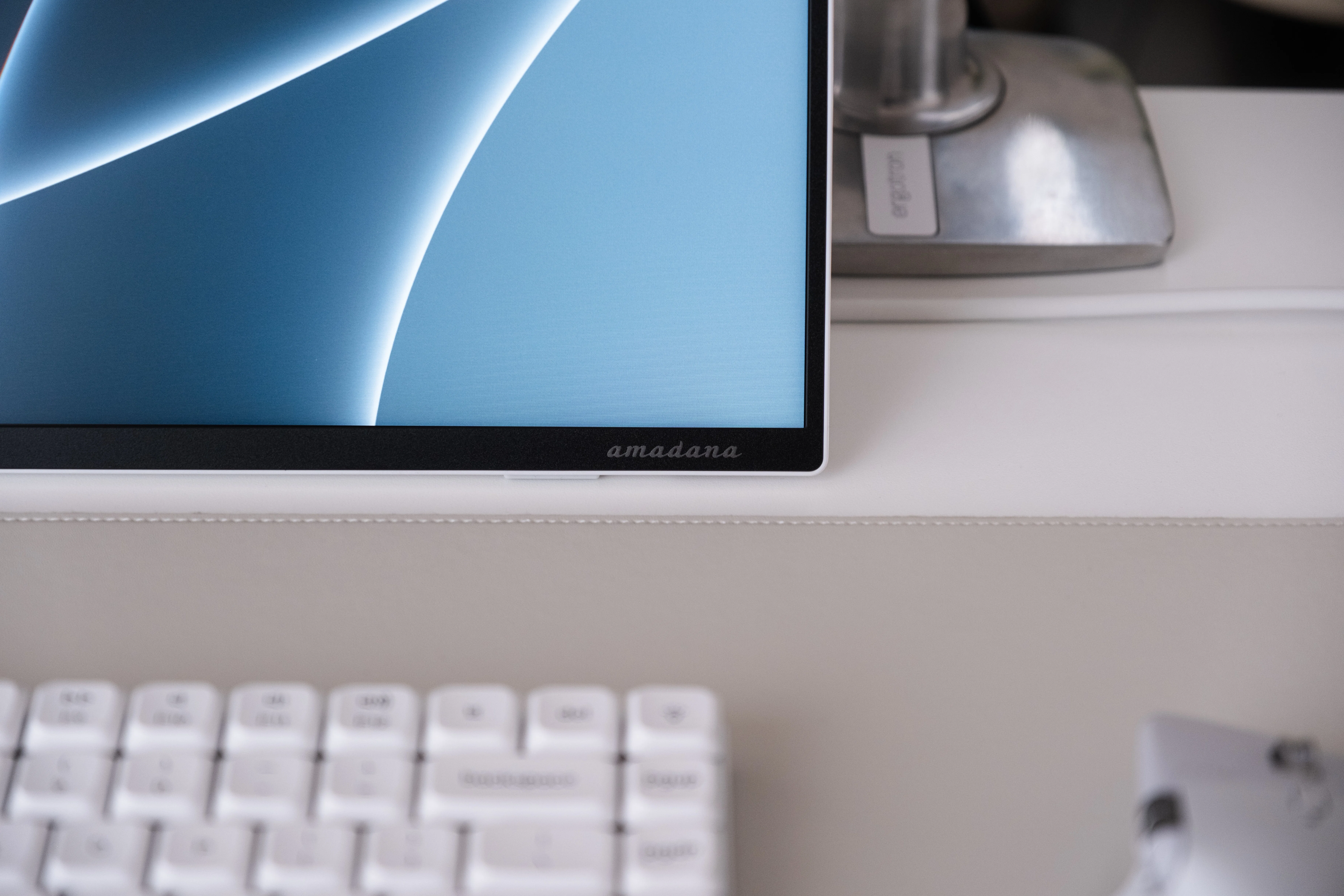 amadana DP10 レビュー | 見た目の美しさで選んだモバイルモニター