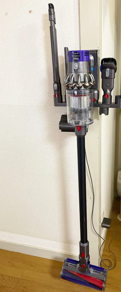 ダイソン掃除機のツール収納はどうする？まとめグッズでスッキリ解決｜43m2