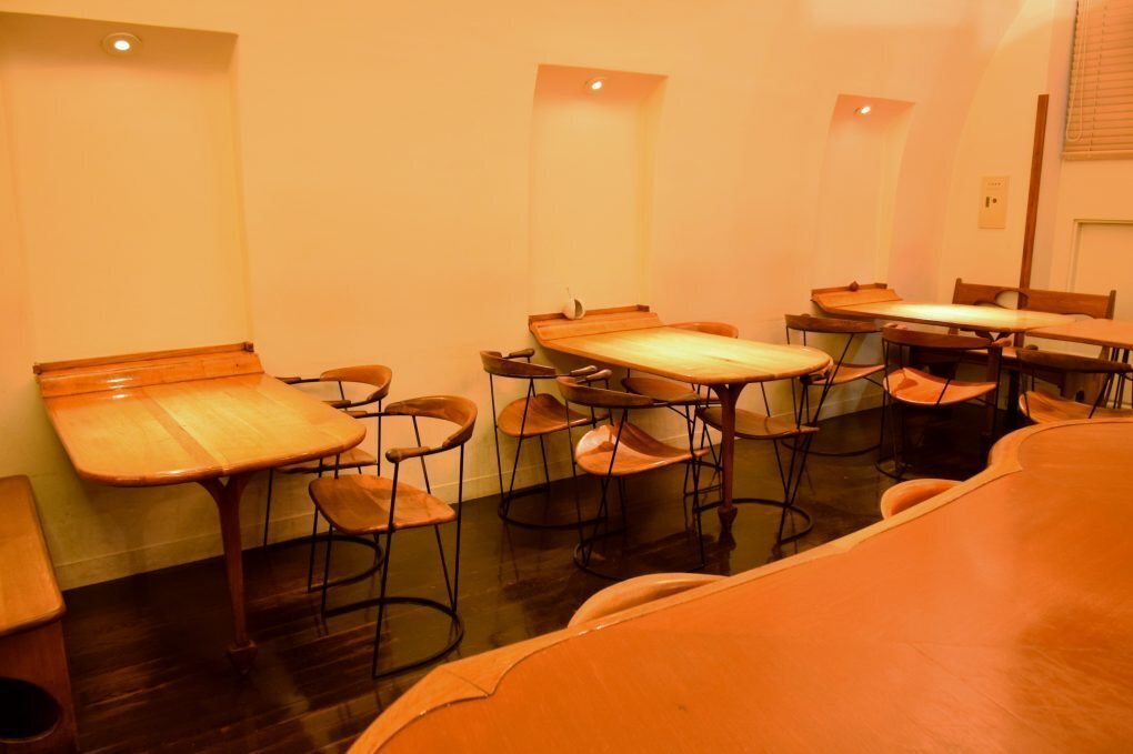 椅子もテーブルもすべて手づくり