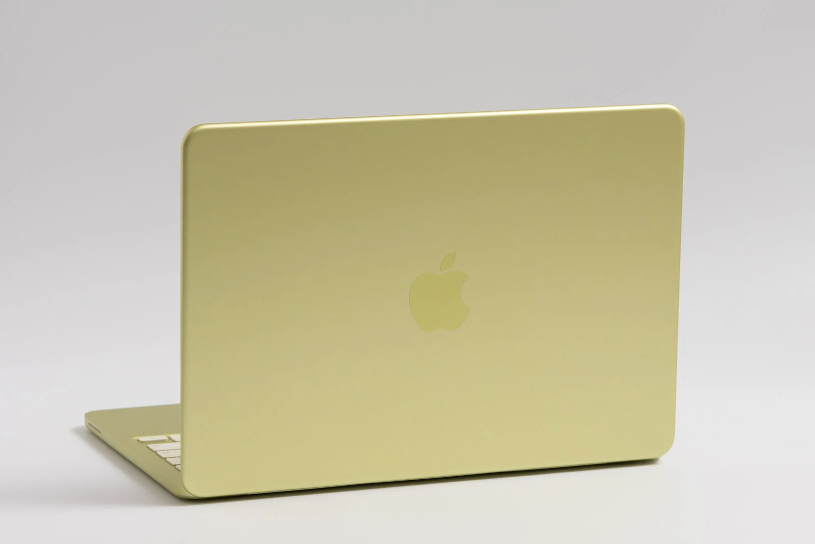 MacBook Neoをレビュー！サブ機のつもりが「しっかりMacBook」だった