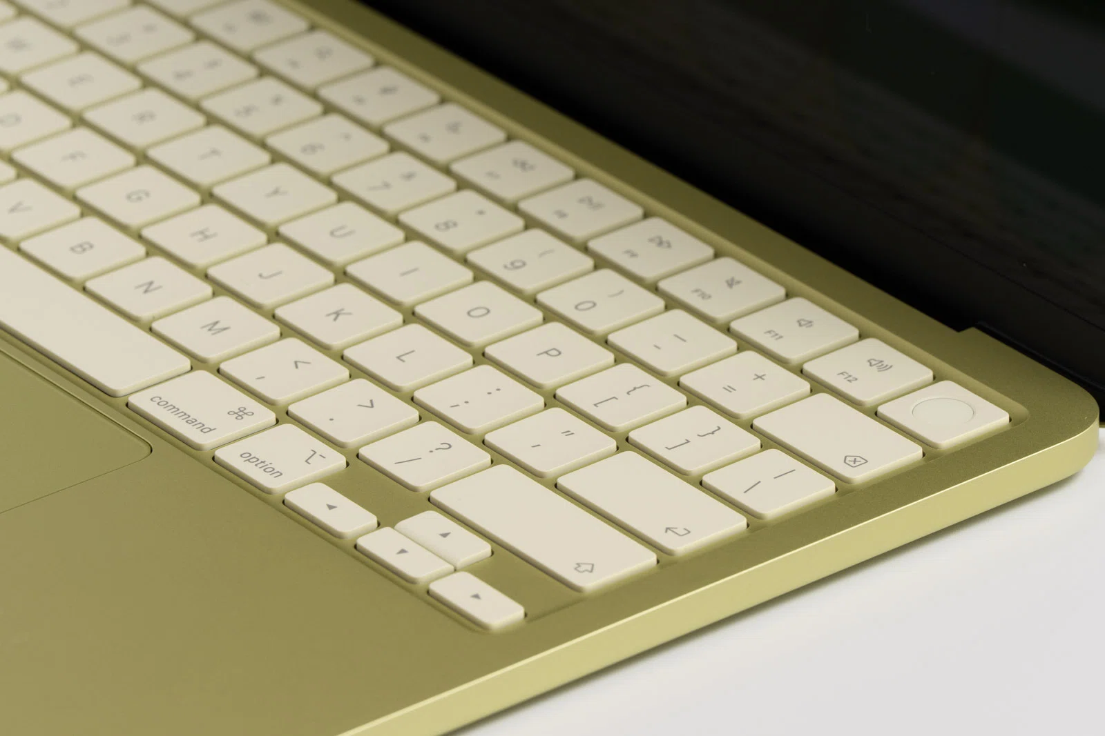 MacBook Neoをレビュー！サブ機のつもりが「しっかりMacBook」だった