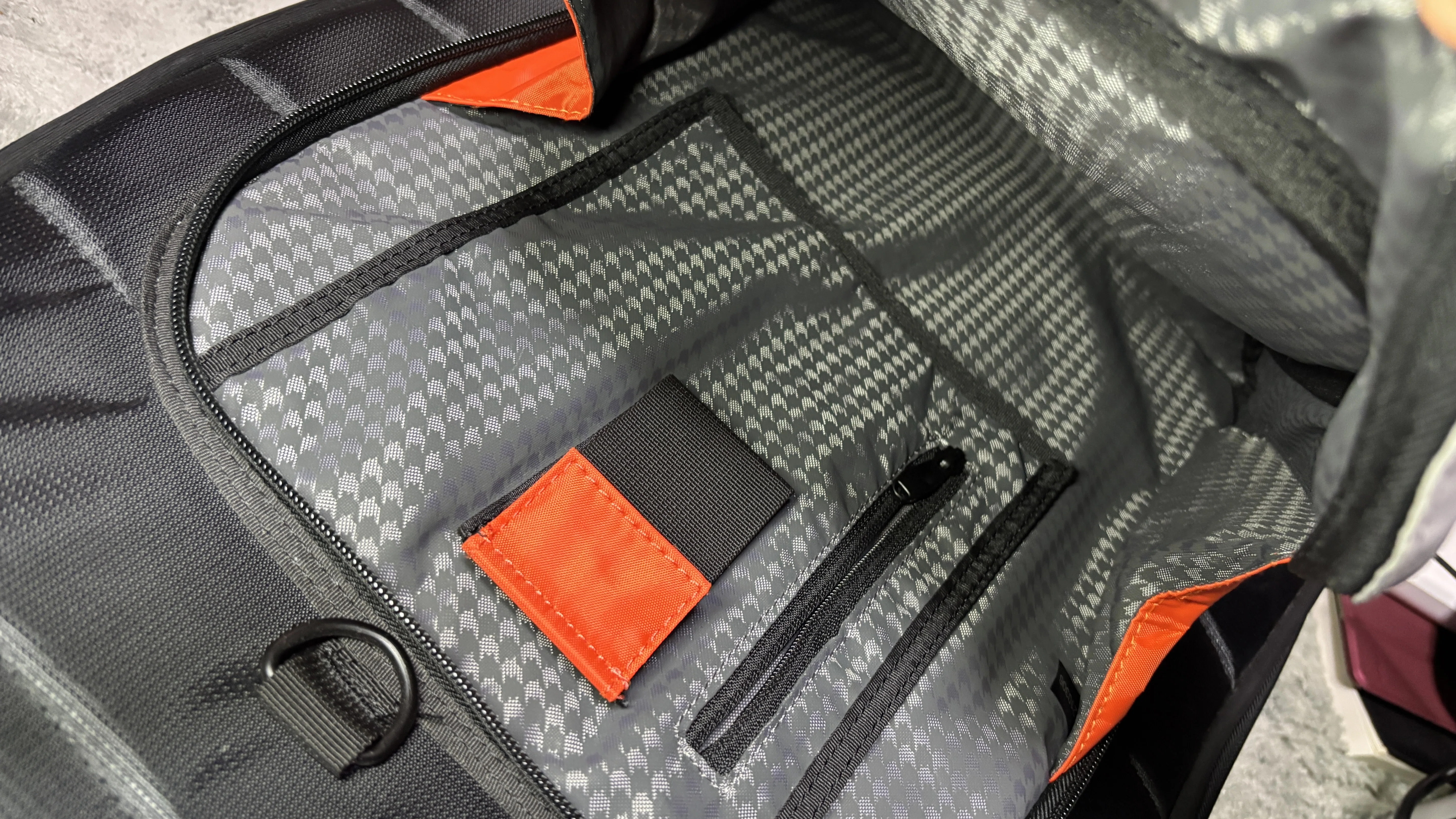 レビュー】プロが愛用する最強ギターケース「MONO M80-EG-BLK」が