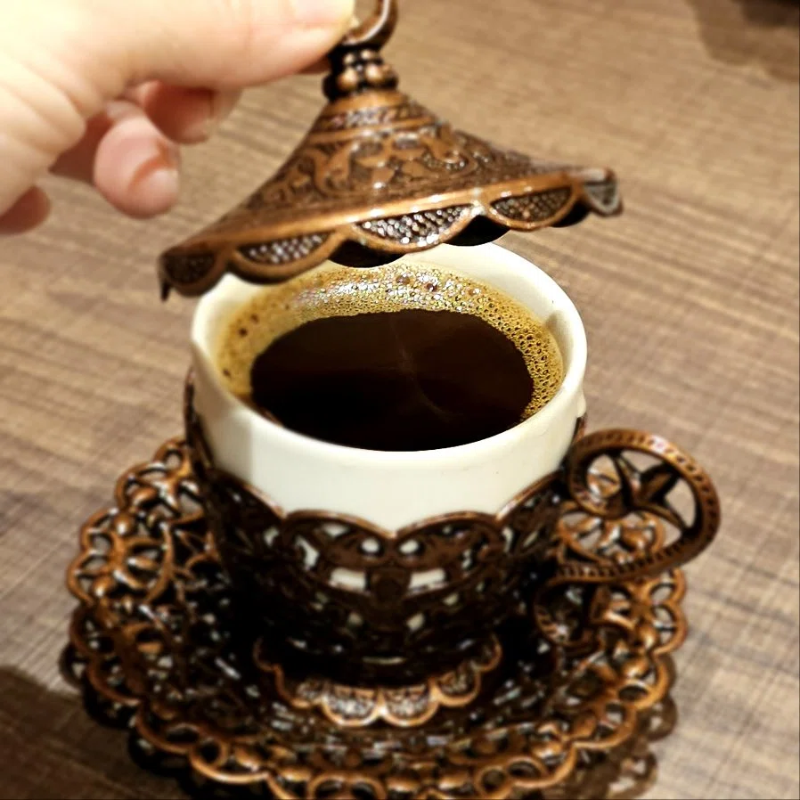 イスタンブール:コーヒーとお恵みを (Istanbul: Mocha & Baksheesh