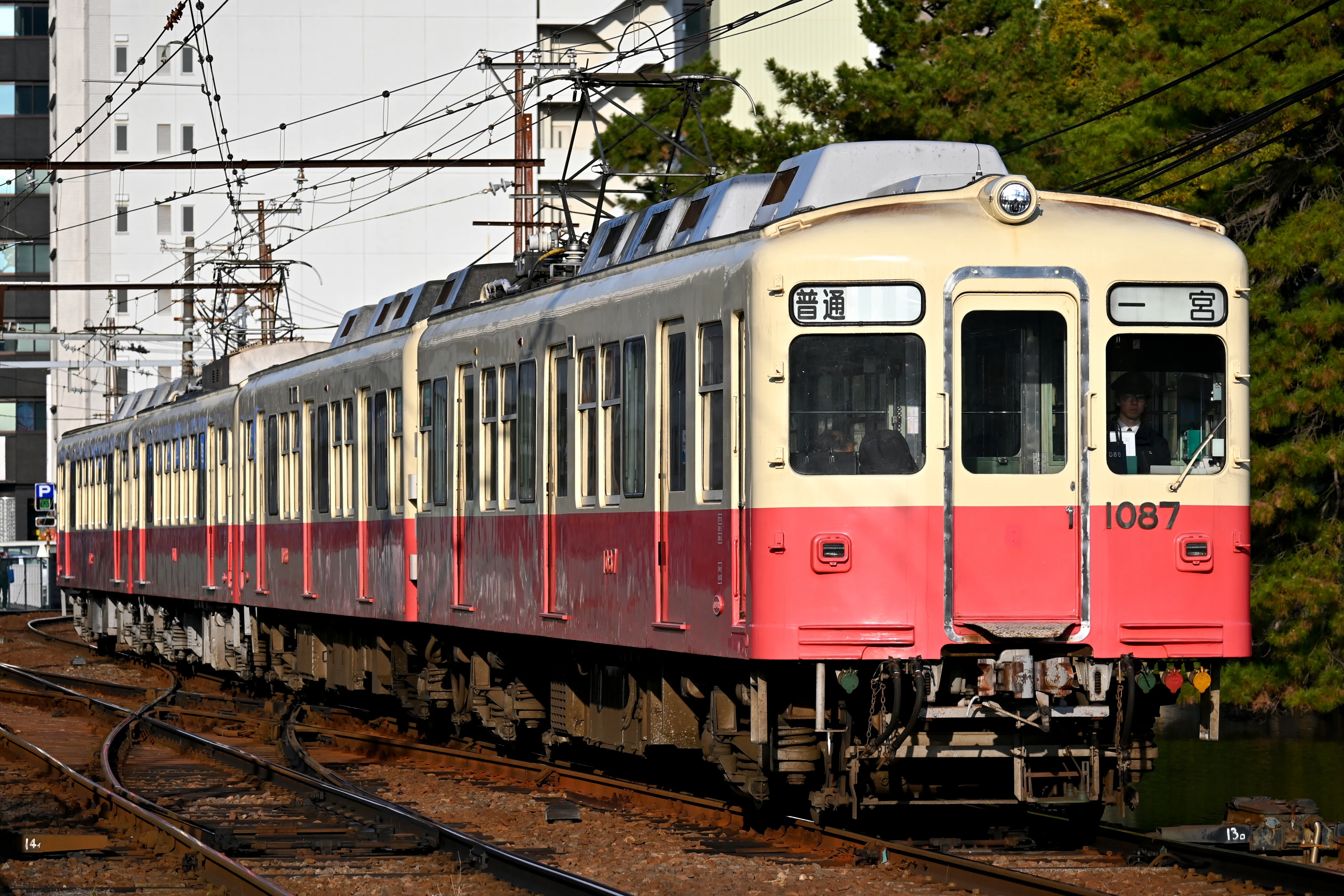 ことでん ファンタンゴレッド・旧型車代走4連運用を撮る！｜隣の芝生は