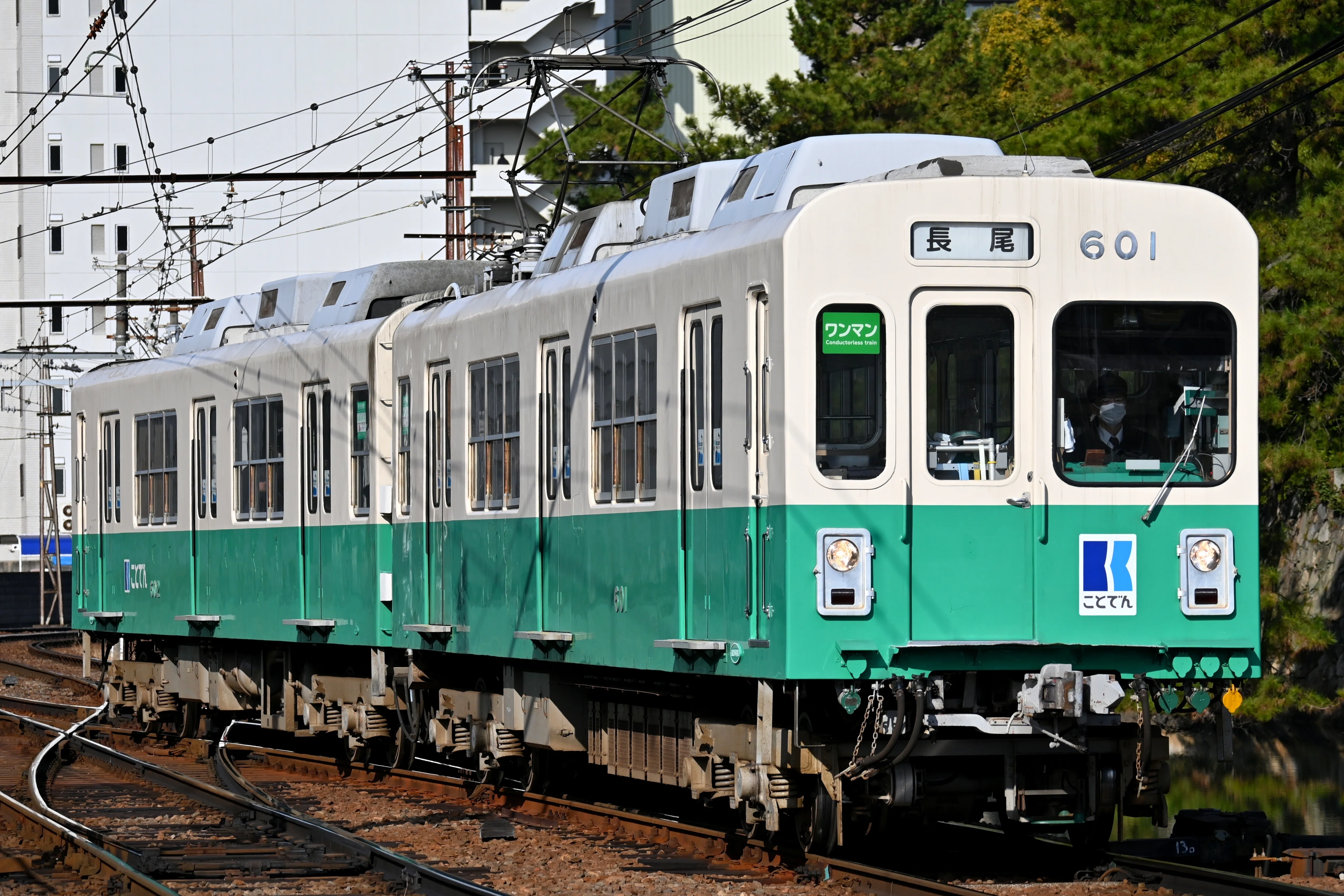 ことでん ファンタンゴレッド・旧型車代走4連運用を撮る！｜隣の芝生は