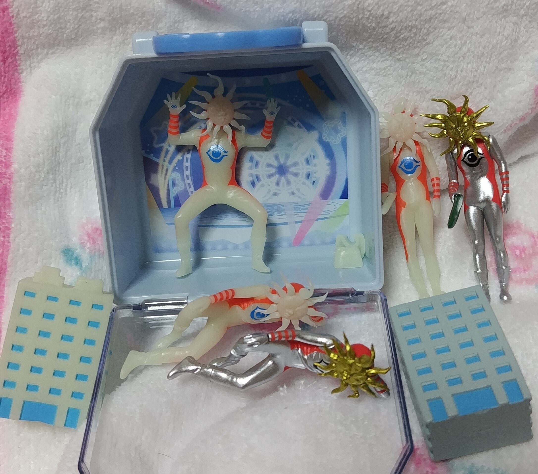 蓄光タローマン｜咲くラビット