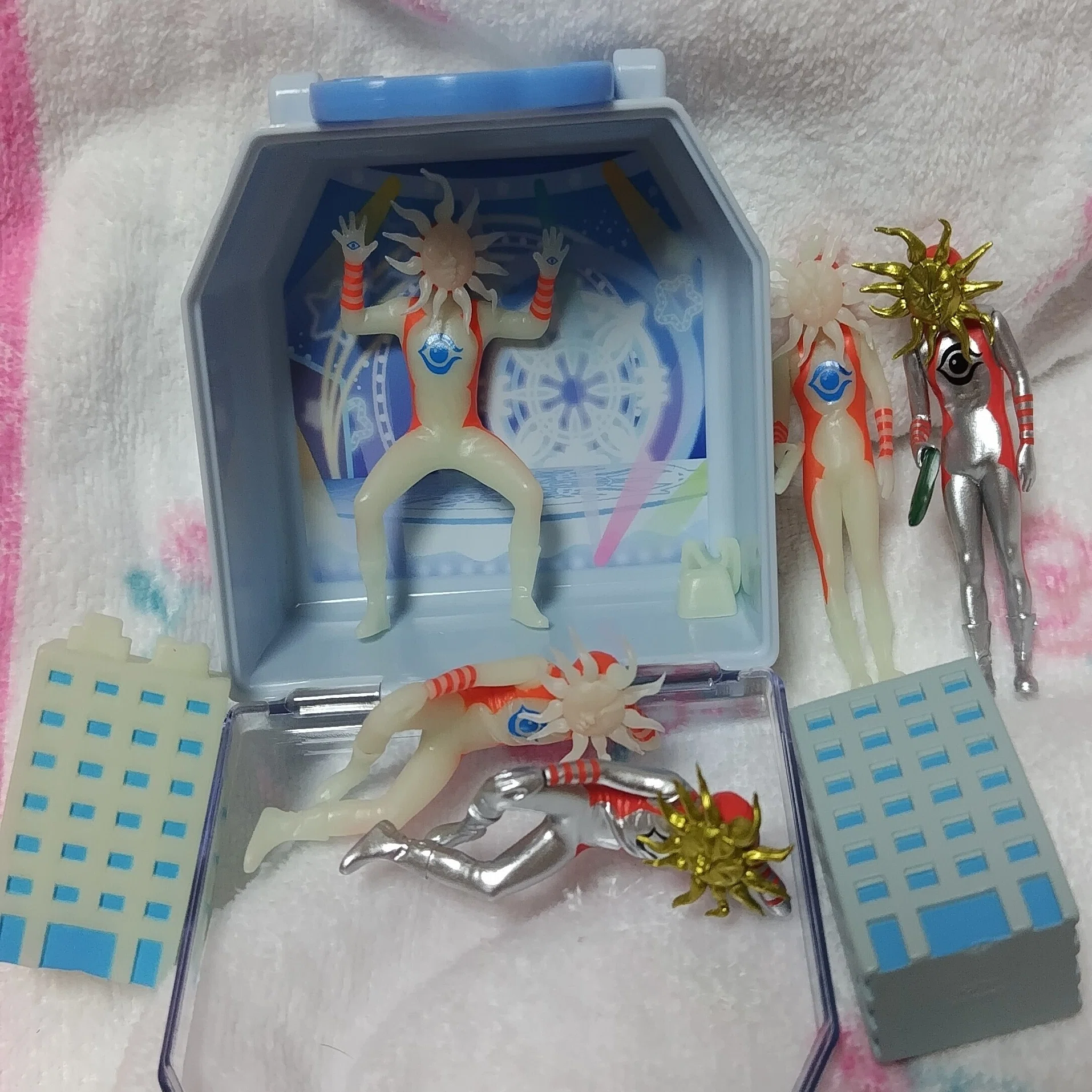 蓄光タローマン｜咲くラビット