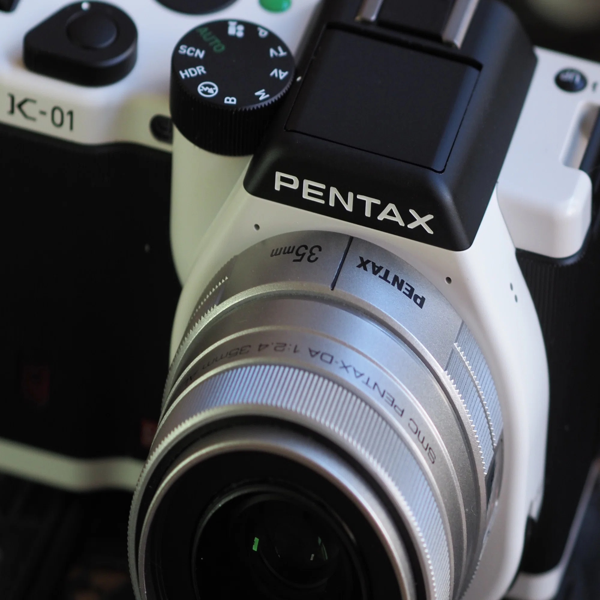 レンズ沼あれこれ：PENTAX K-01、潔い割り切りこそプロの技｜ひっくすK