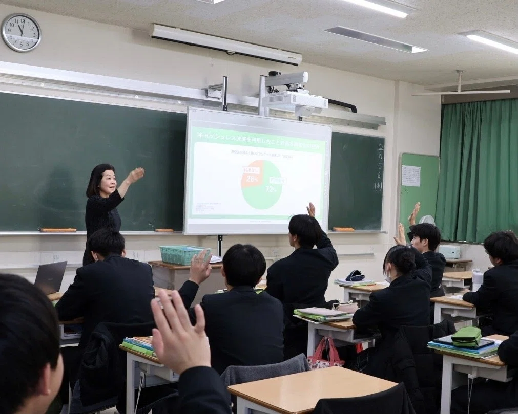 動画×ワークで“自分ごと化”する金融教育へ─JCBの教材を使った授業を