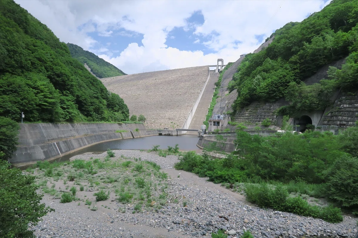 奈良俣ダム 堤体下流側 全景