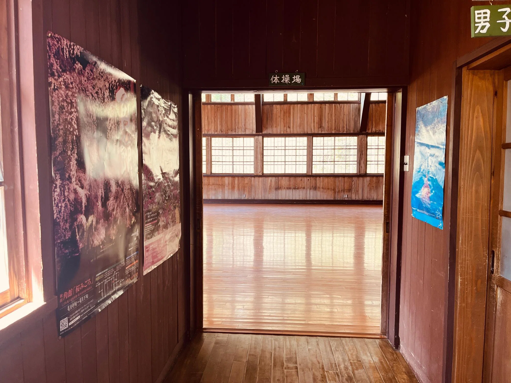 秋田県仙北市】田沢湖畔で時を刻む木造校舎！昭和100年に見る『思い出