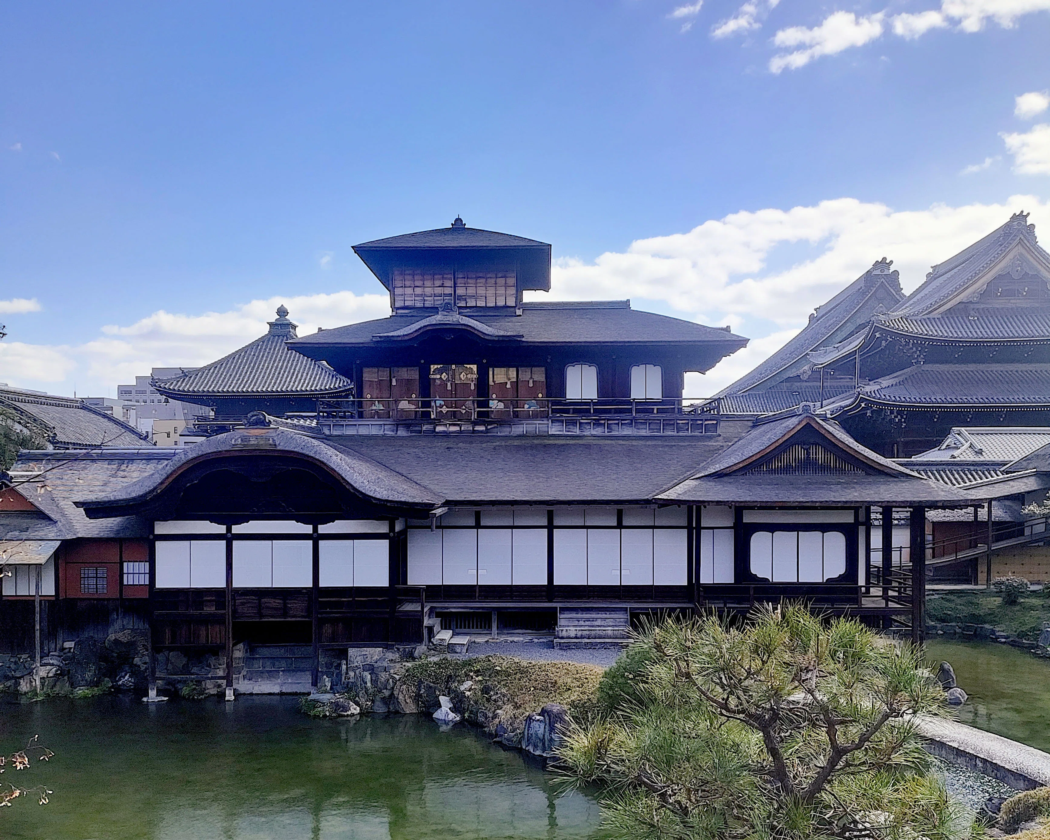 竜宮城は、池の向こうに実在した！？──西本願寺・飛雲閣で、400年前