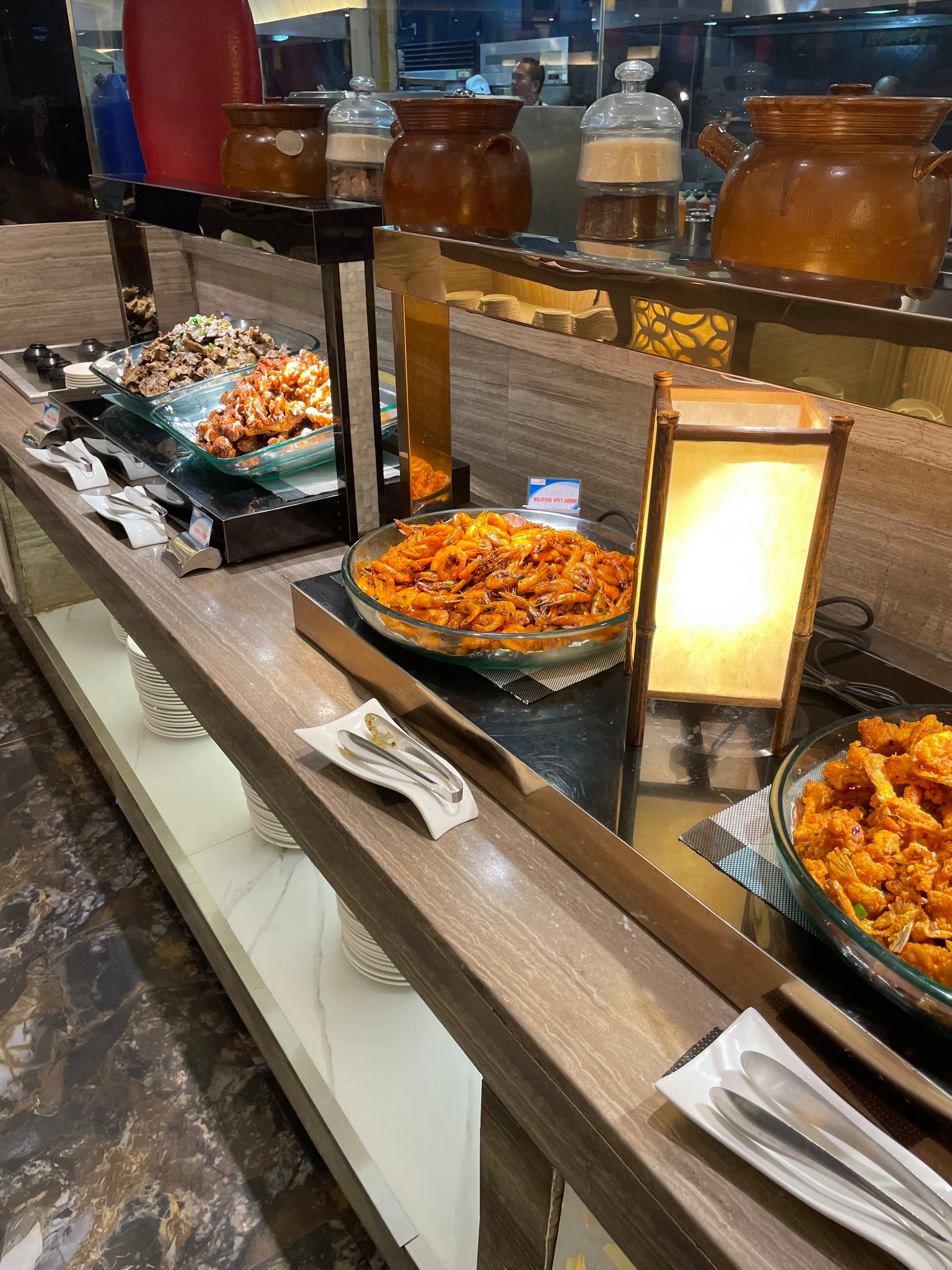 セブ島最強コスパ】ビール飲み放題＆豪華料理が食べ放題！「Buffet 101
