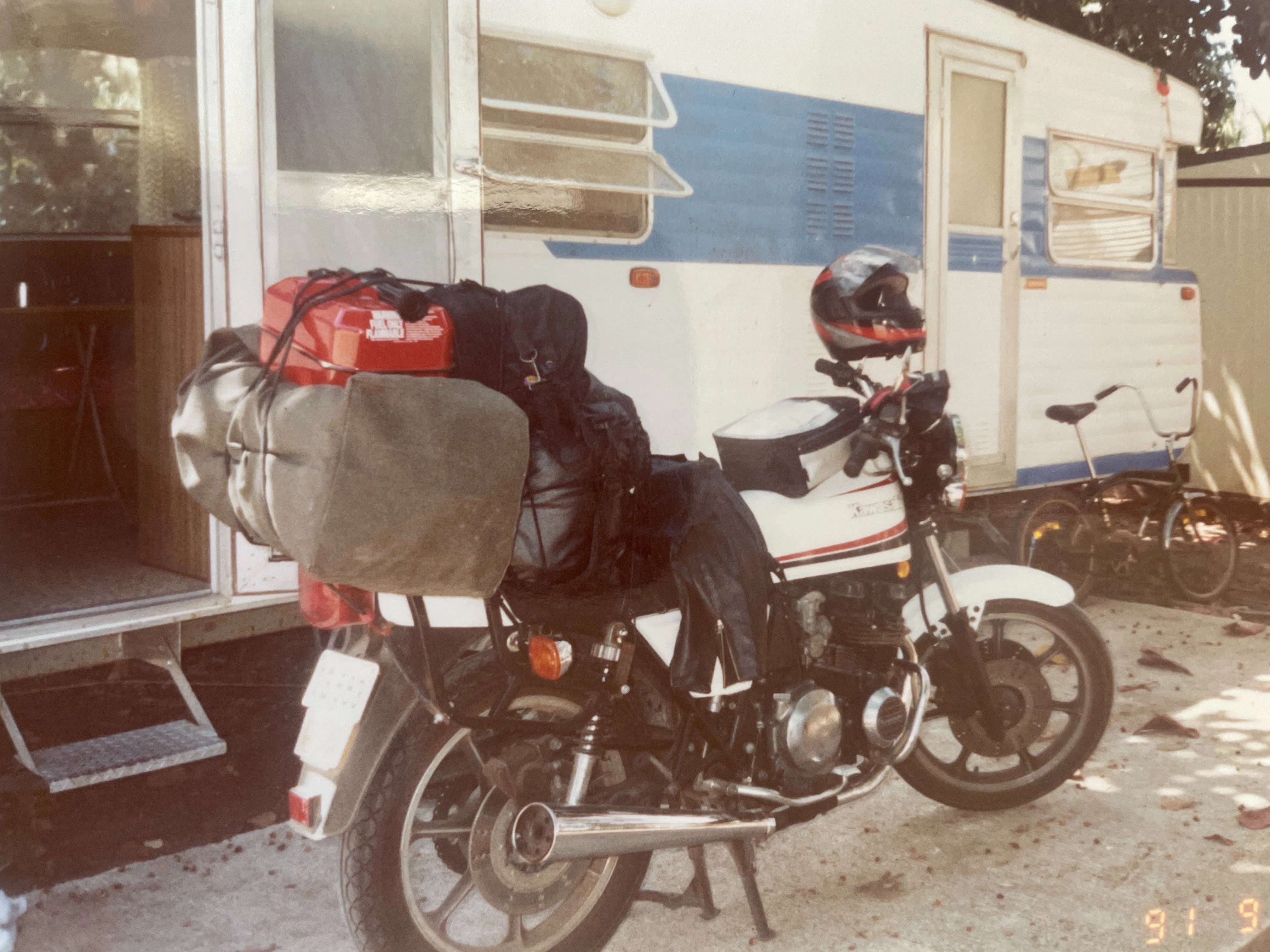 35年前、19歳の私はオーストラリアをバイクで走っていた｜マル甚の人