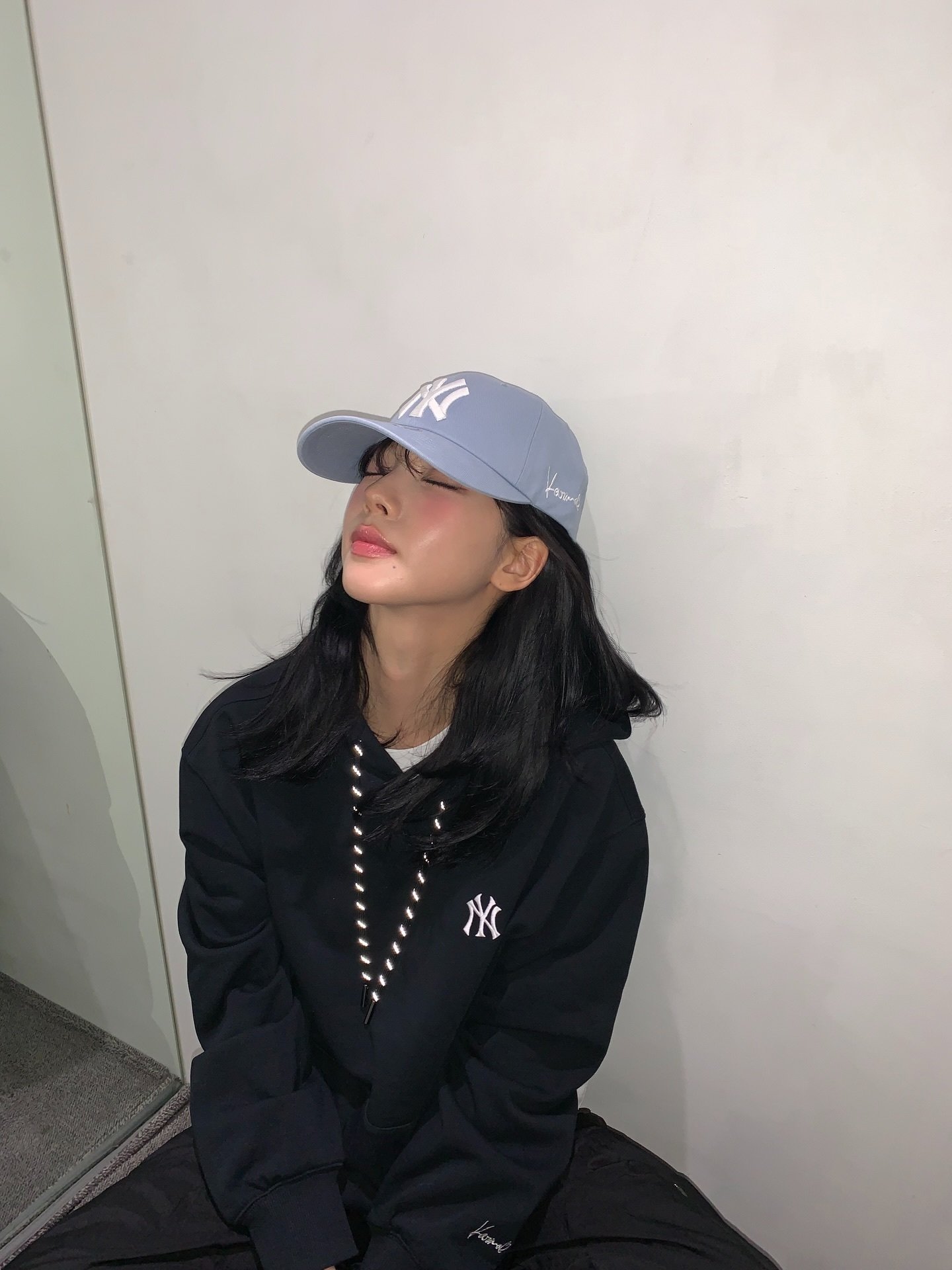 MLB 韓国限定　aespaカリナ　新品　タグ付き　フリーサイズ　即日発送可能 即完売】aespaカリナ×MLBコラボはどこで買える？日本からの安全な