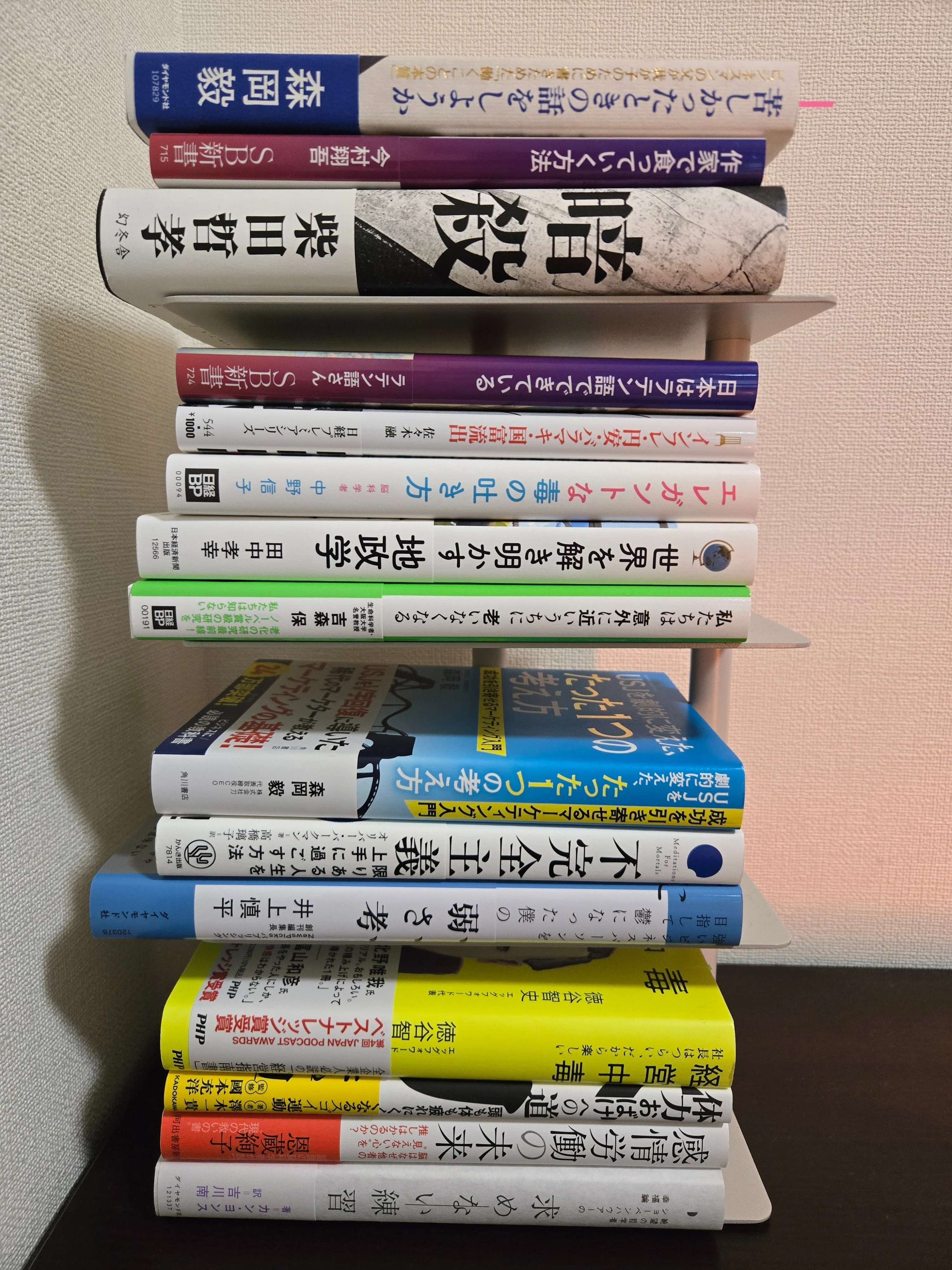見えない本は、読まれない」2ヶ月使って分かった積読ホルダーのリアル