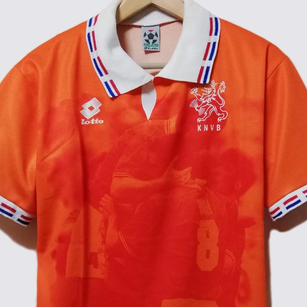 今年で30周年！オランダ代表、選手を写し出す「Euro1996」ユニフォーム