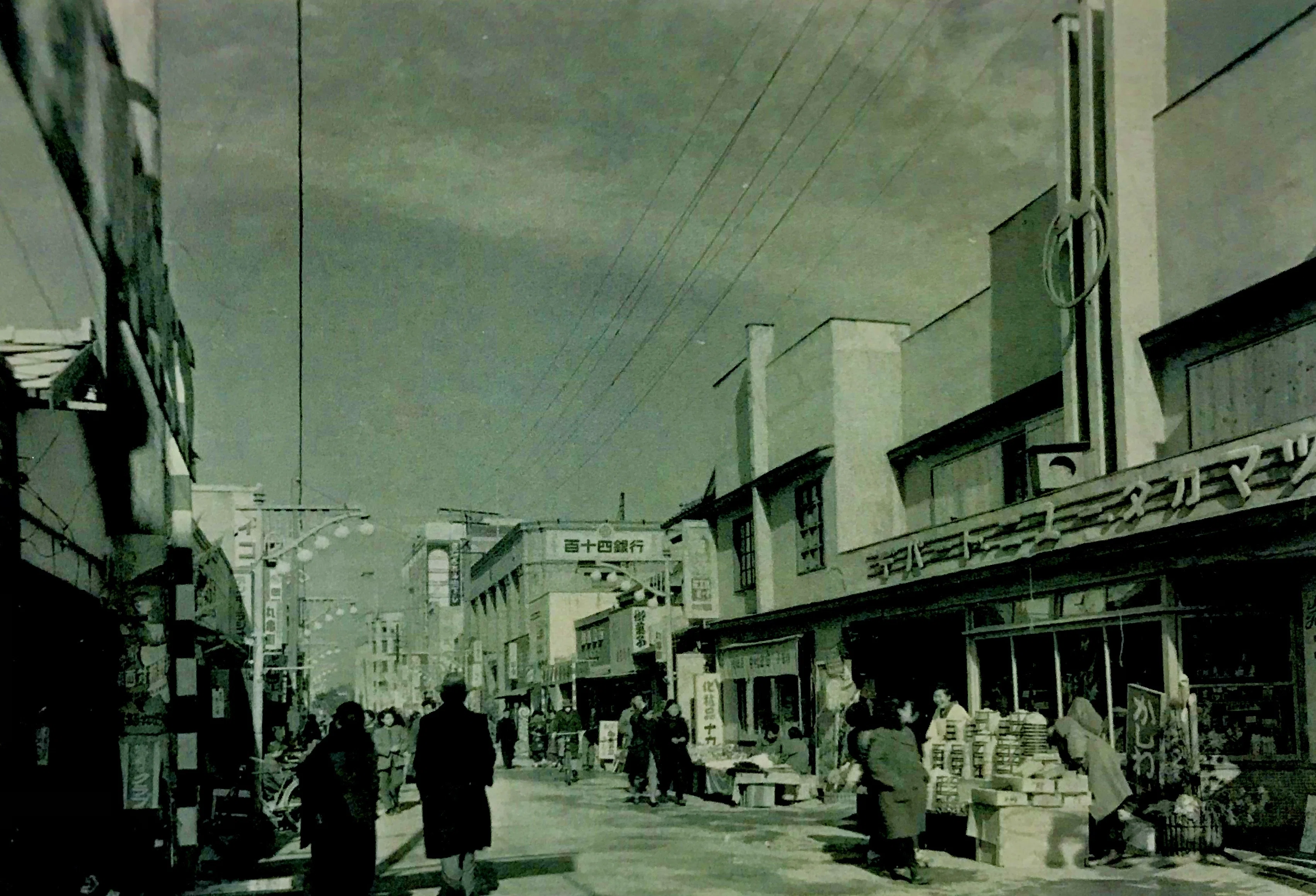 讃岐秘話】昭和時代の高松市内の写真: 高松駅、高松市立中央球場、栗林