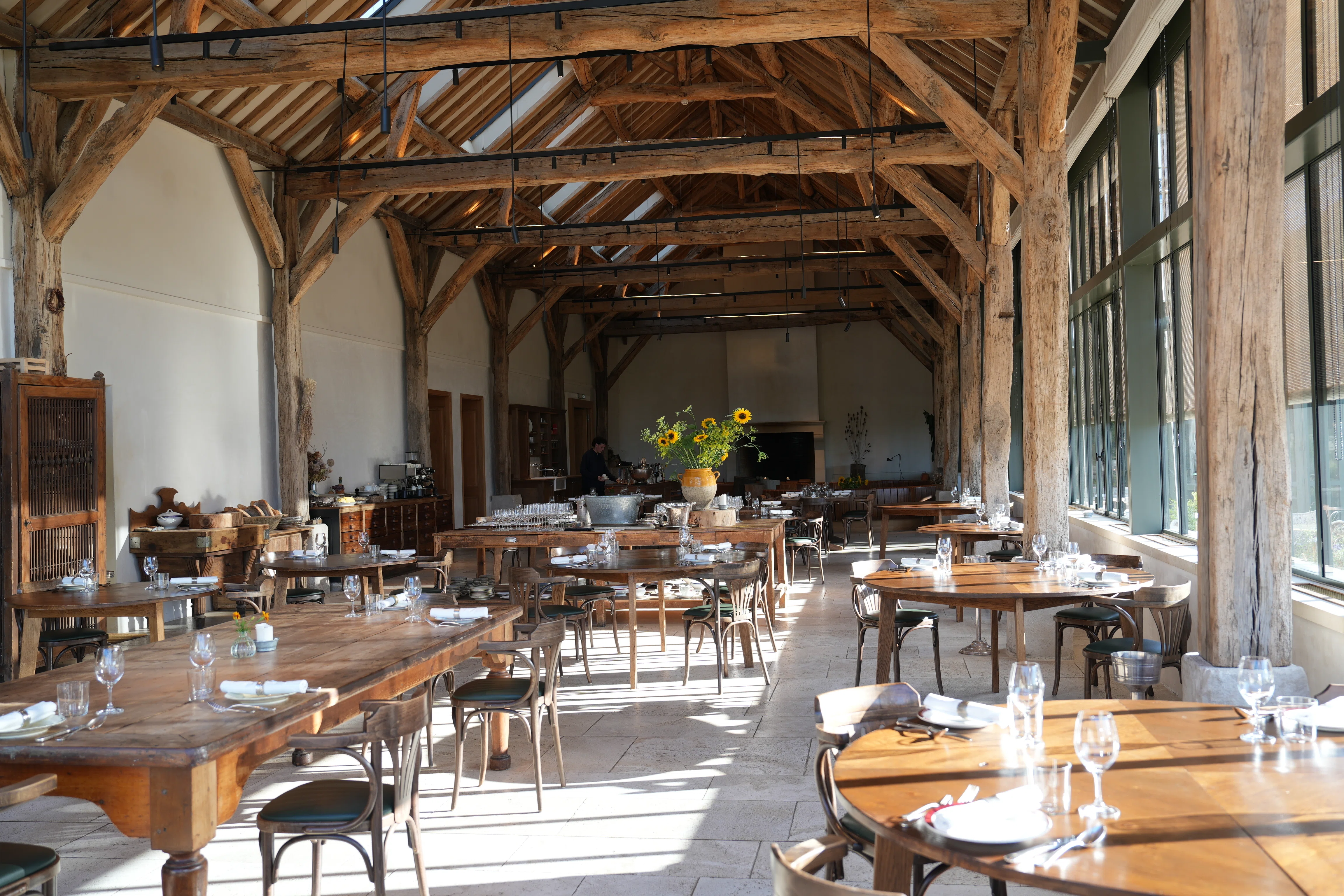 Hotel Log ⑫ Le Doyenné] An Auberge that is a 