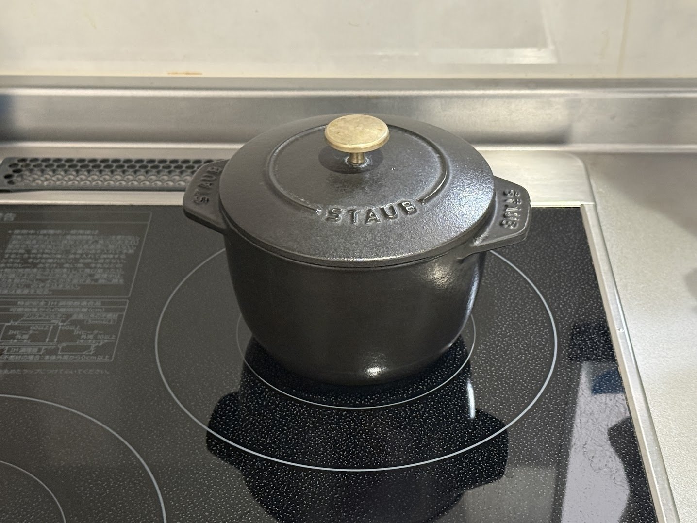 【美品】ストウブ ラ・ココット de GOHAN S 12cm ブラック staub(ストウブ） ラ・ココット de GOHAN S ホーロー鍋12cm/0.77L