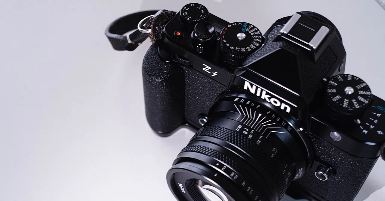 Nikon Zfを完全体にする、最強の小物・アクセサリー3選｜Andy｜Leica
