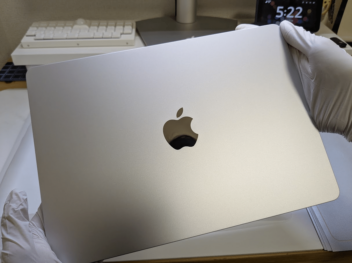 大失態】新品MacBookに深い傷を刻み込んで気づいた「リセールバリュー