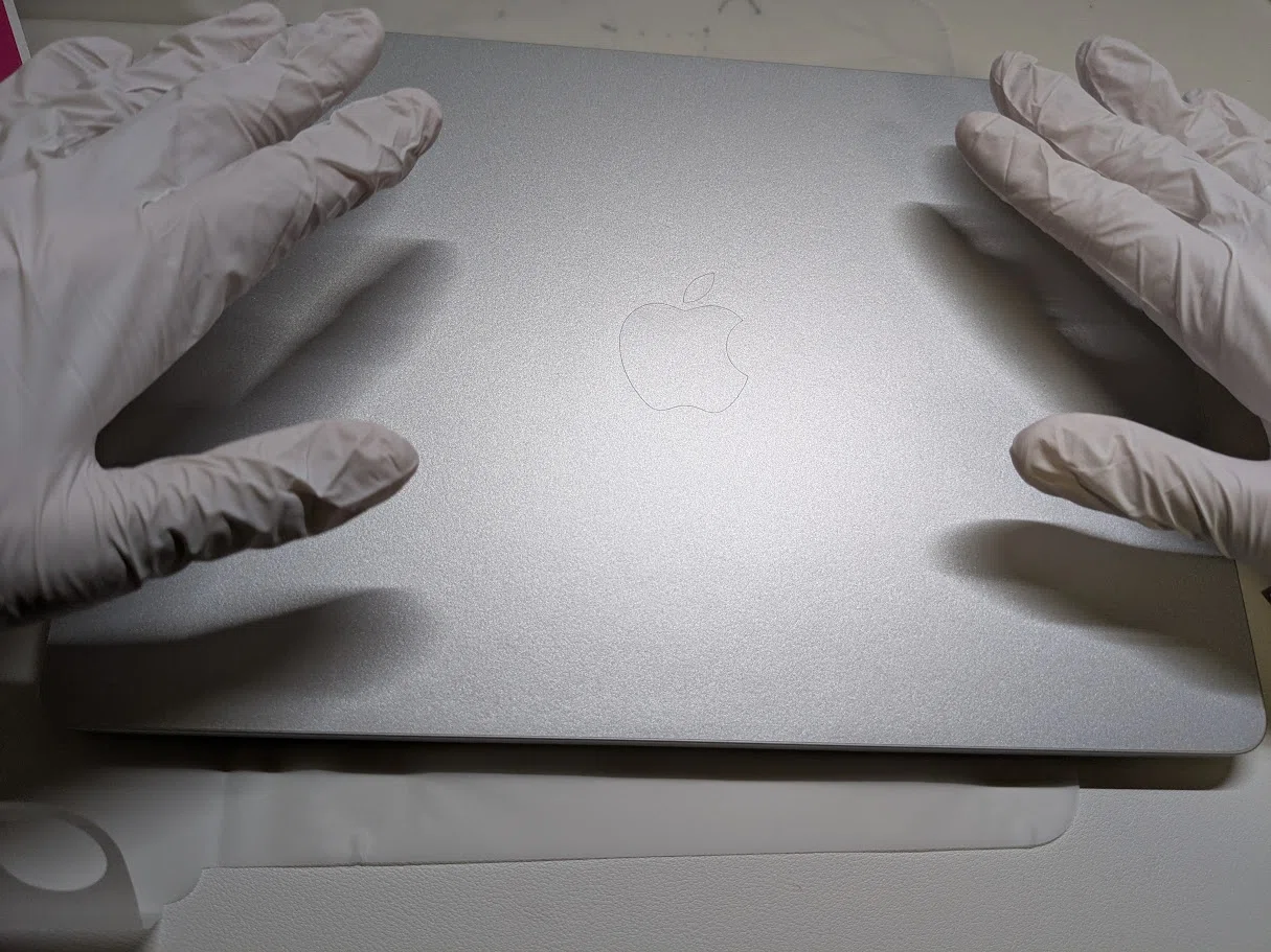 大失態】新品MacBookに深い傷を刻み込んで気づいた「リセールバリュー