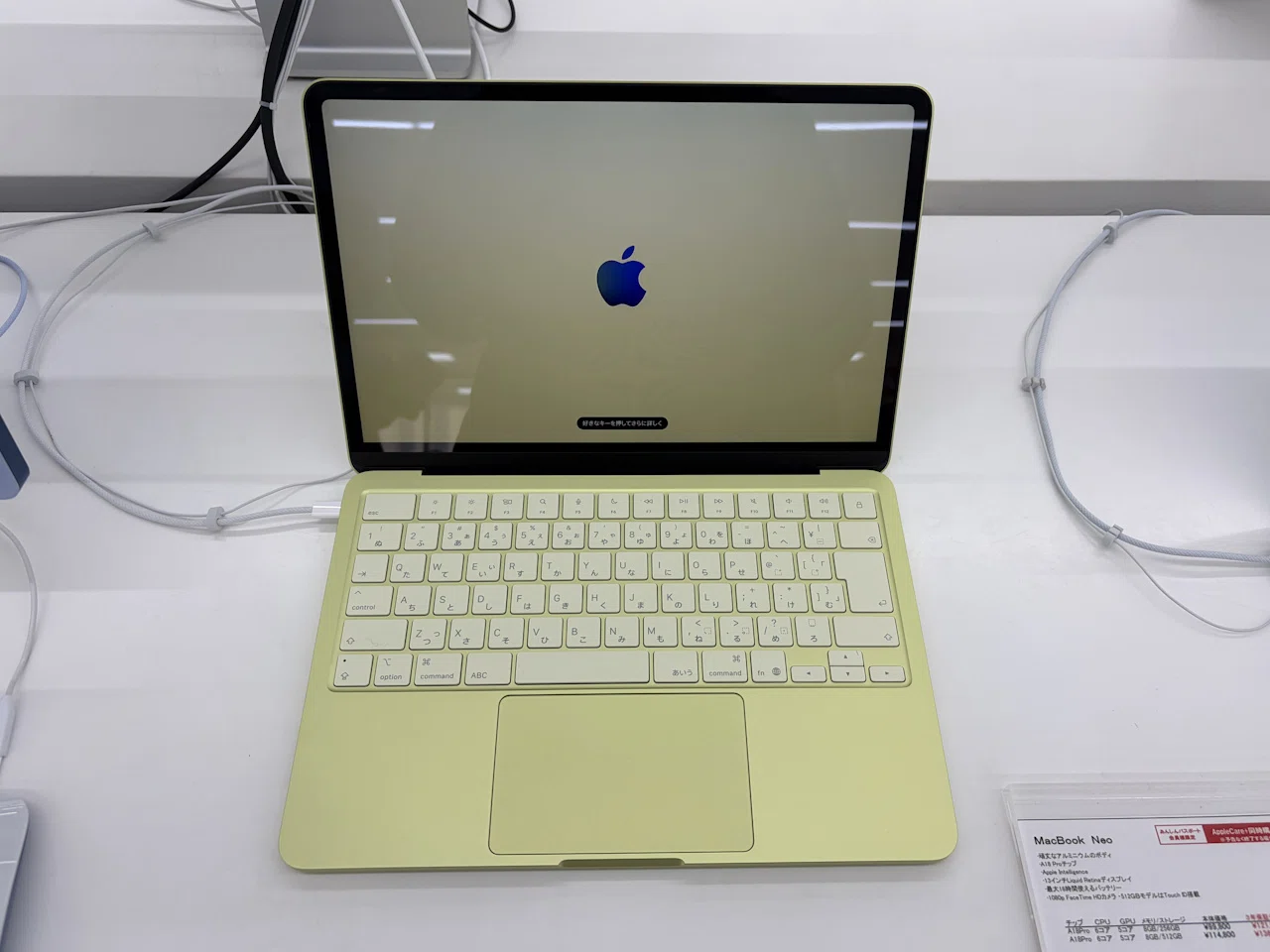MacBook Neoを見てきた。とってもエントリーなモデル｜AIKE/あいけ
