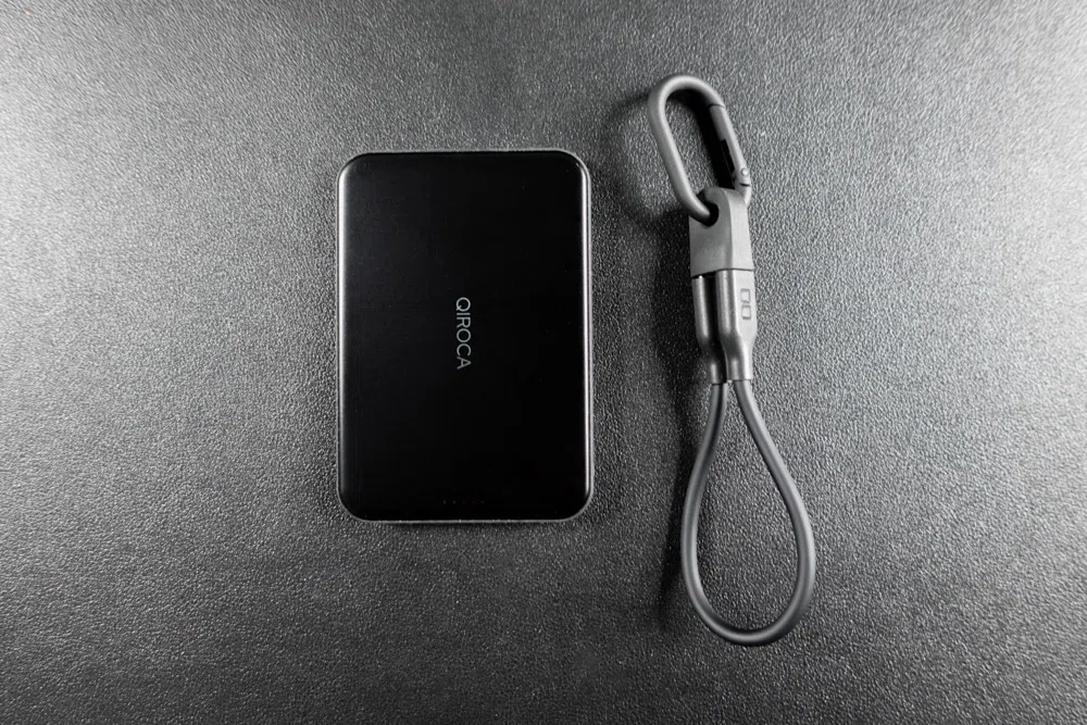 USBケーブル持ち運ぶならCIO カラビナ付きケーブルホルダーがGOOD
