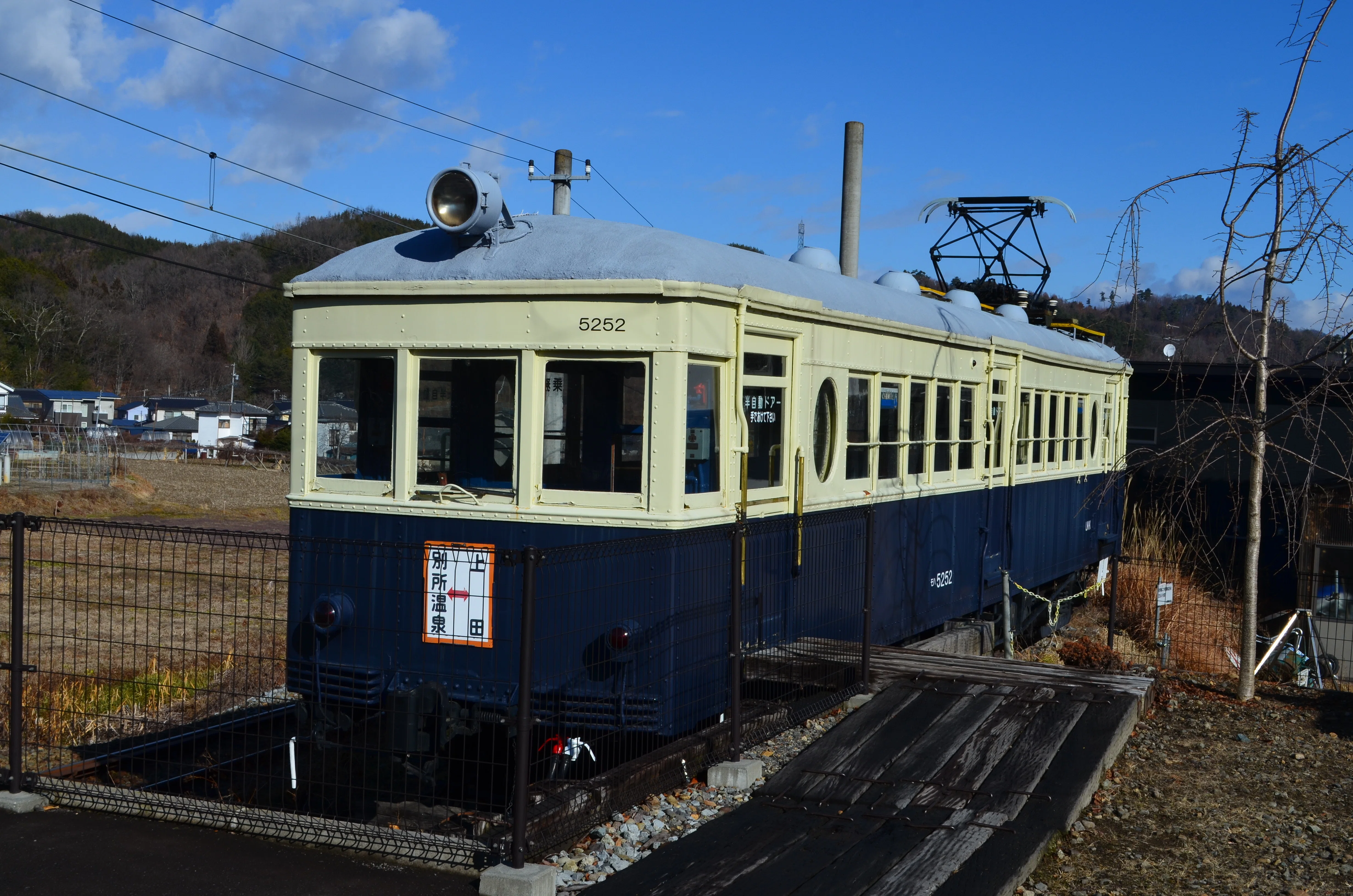 元祖丸窓電車、上田電鉄モハ5252号車｜vivace115の写真館(2027年3月