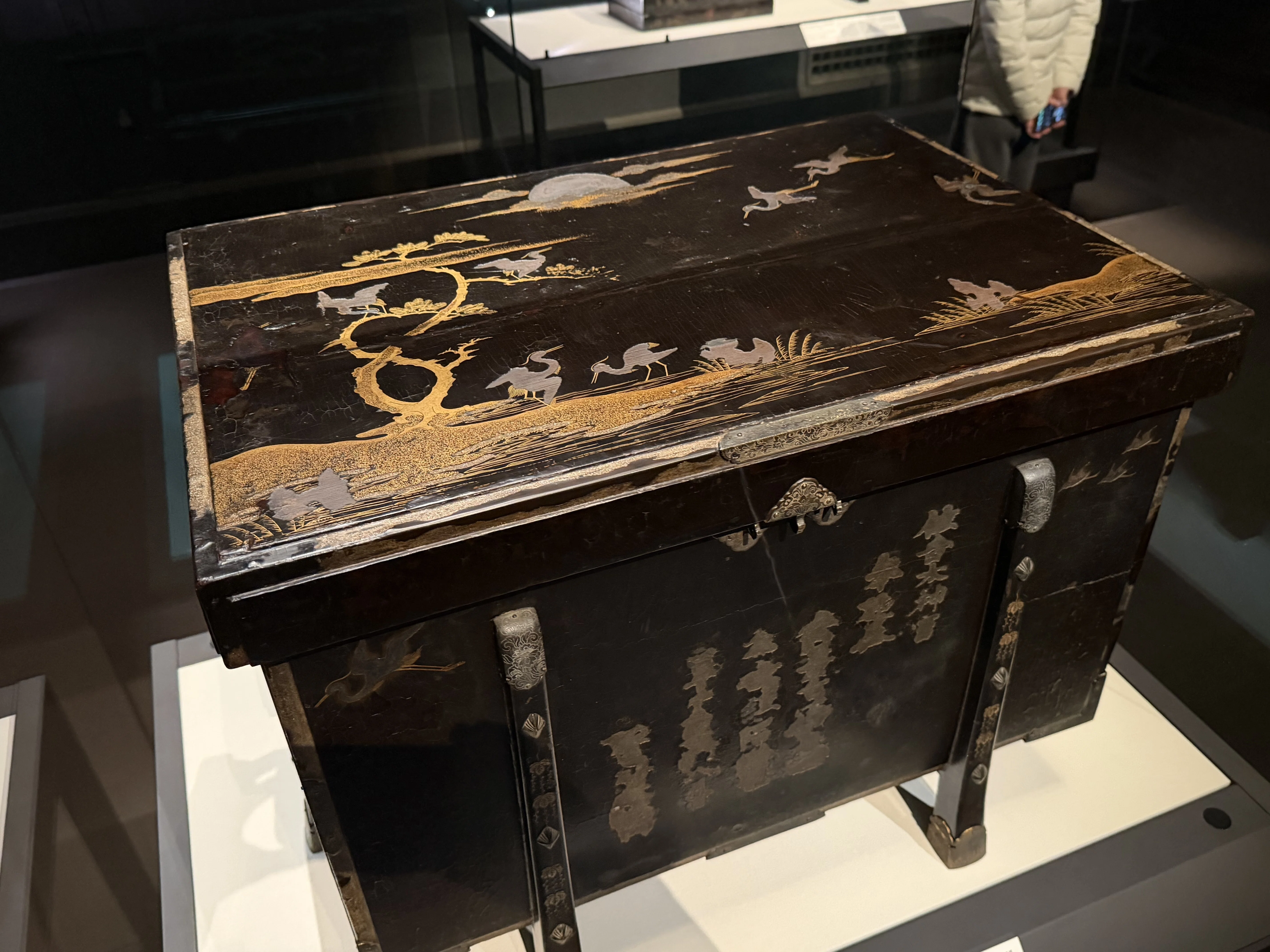 DO990 朝鮮古美術 李朝家具 古無垢 卍透 鉄金具 半閉櫃 幅101.8cm 高78cm・バンダジ・李朝箪笥 李朝古民具 | 朝鮮 ヴィンテージ