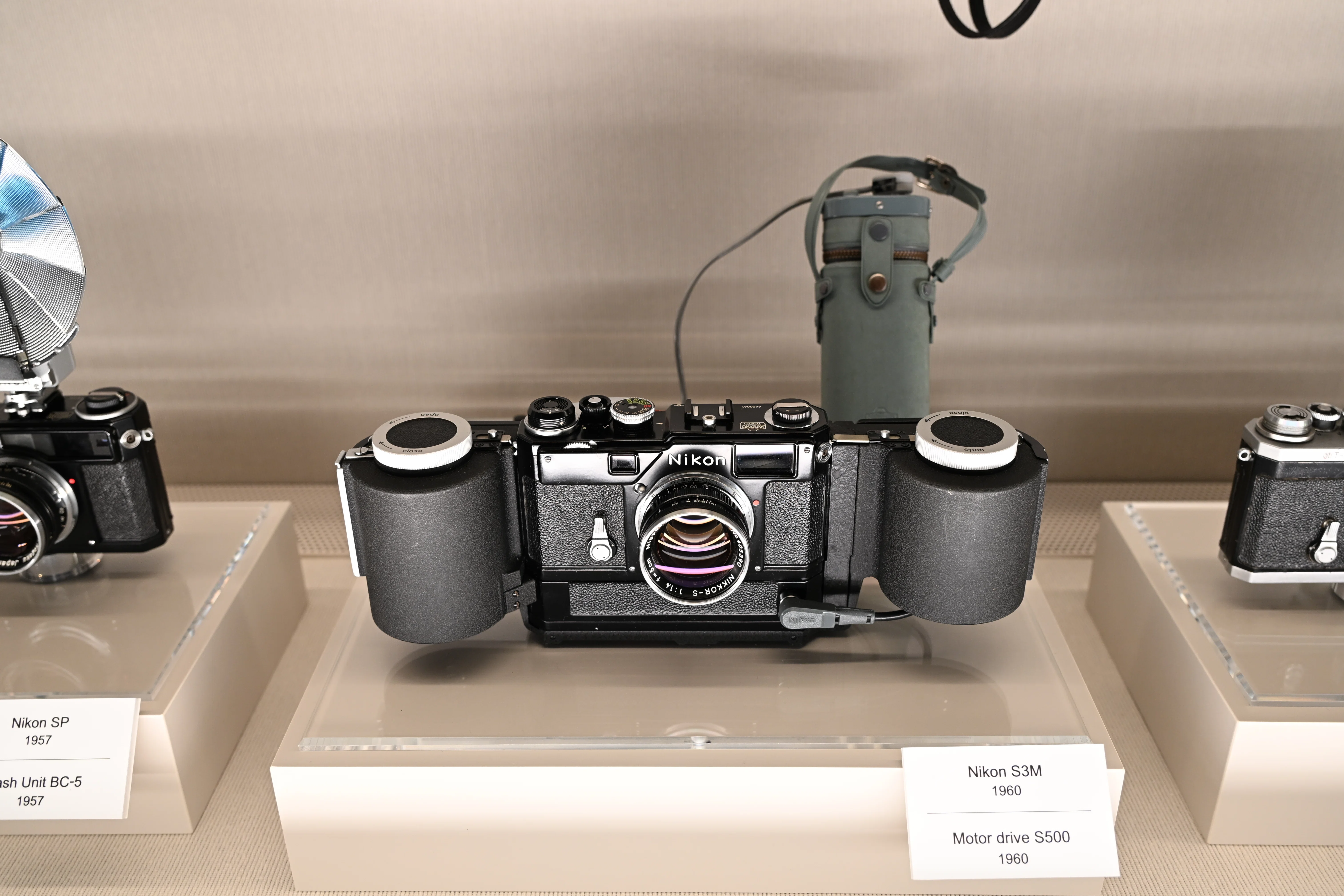 カメラ 【希少】Nikon 100周年記念限定アローストラップ美品 未使用品