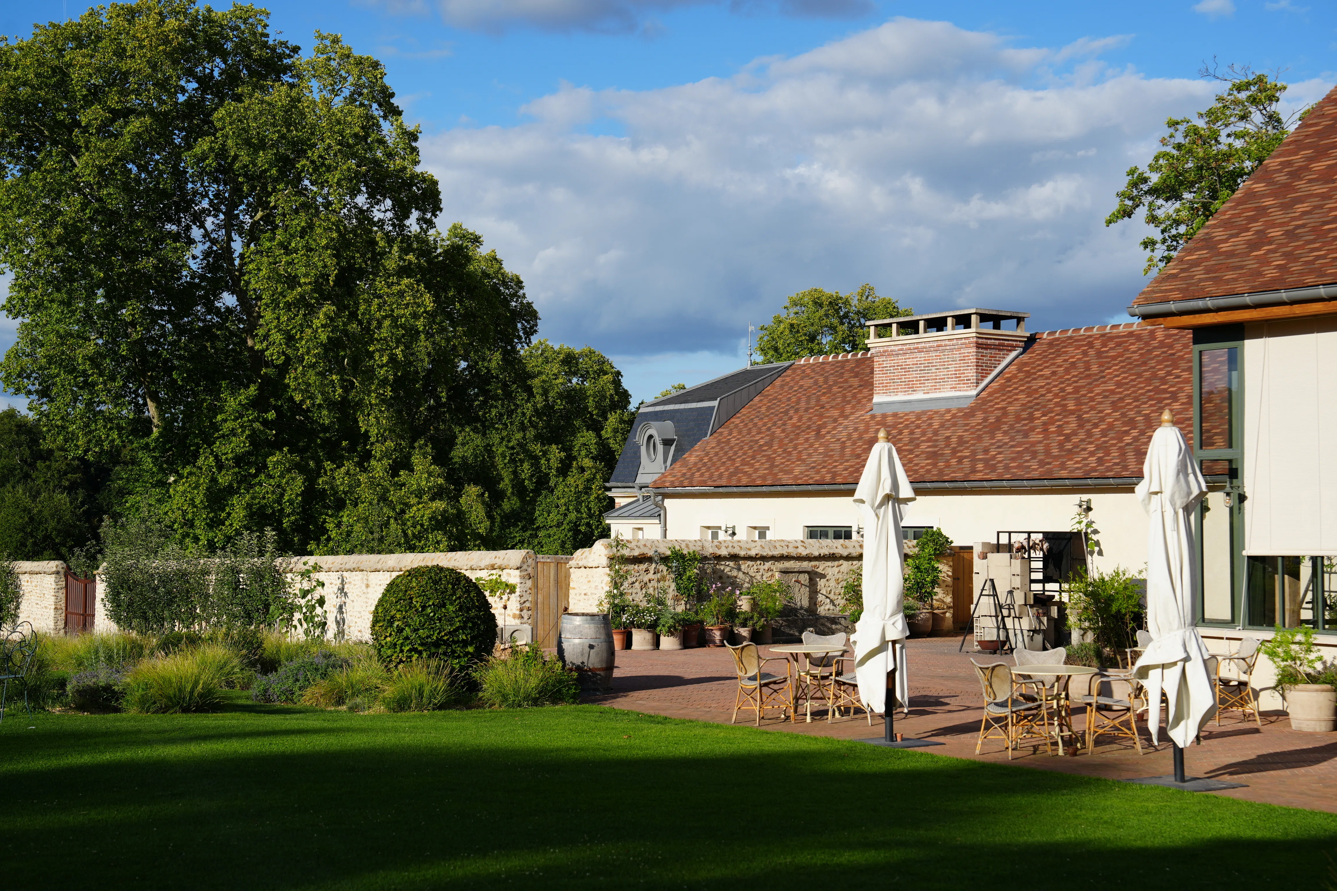 AUBERGE BARBIZON 44 オーベルジュ AURALEE Hotel Log ⑫ Le Doyenné] An Auberge that is a 