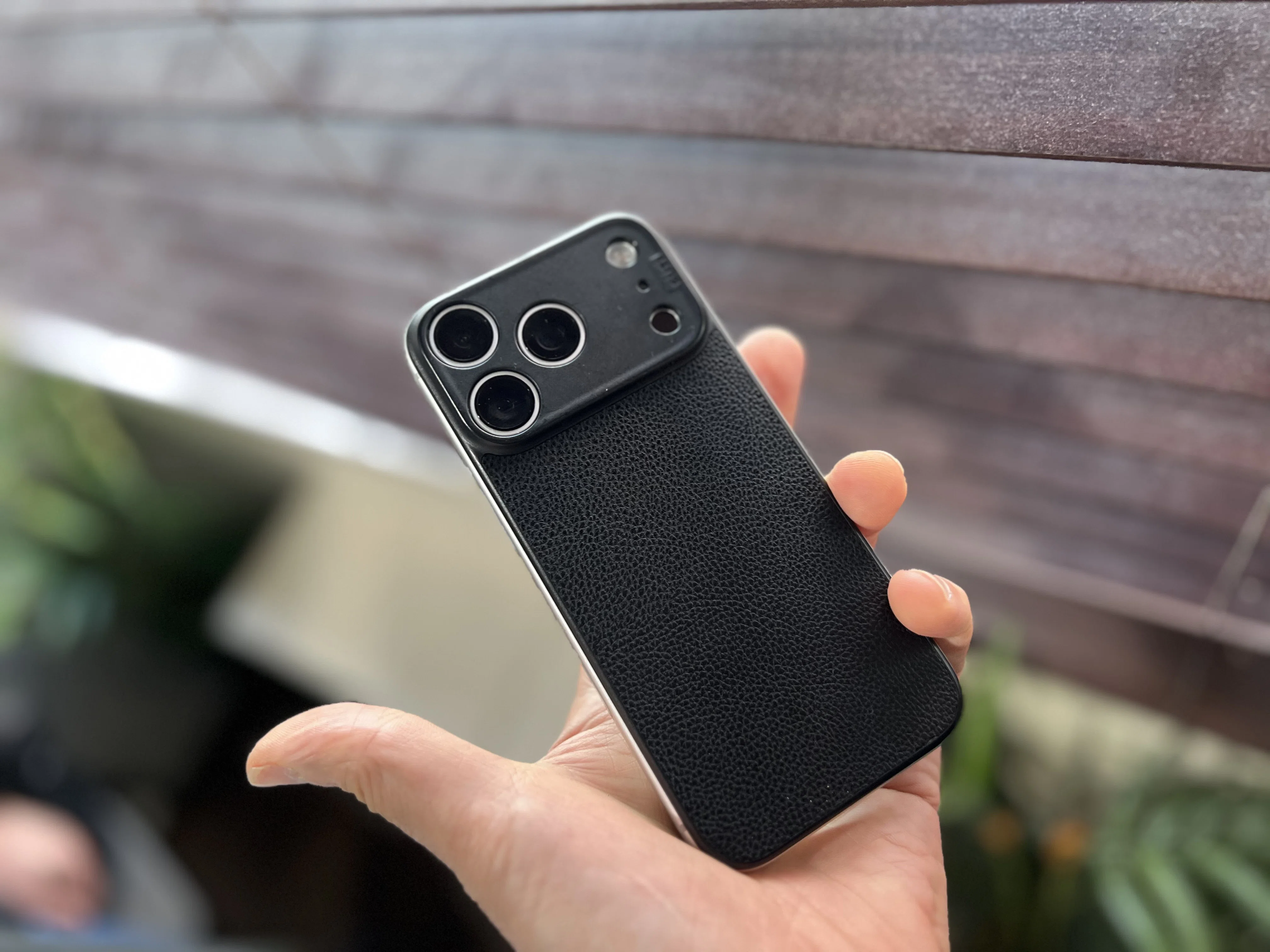 iPhone 17 Pro を裸で使い続けたい Apple 信者の最終結論｜ものすけさん