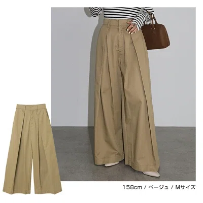 40代向け春服コーデに合うベージュのチノワイドパンツ 着用イメージ