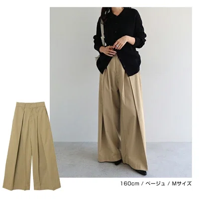 40代向け春服コーデに合うベージュのチノワイドパンツ 着用イメージ