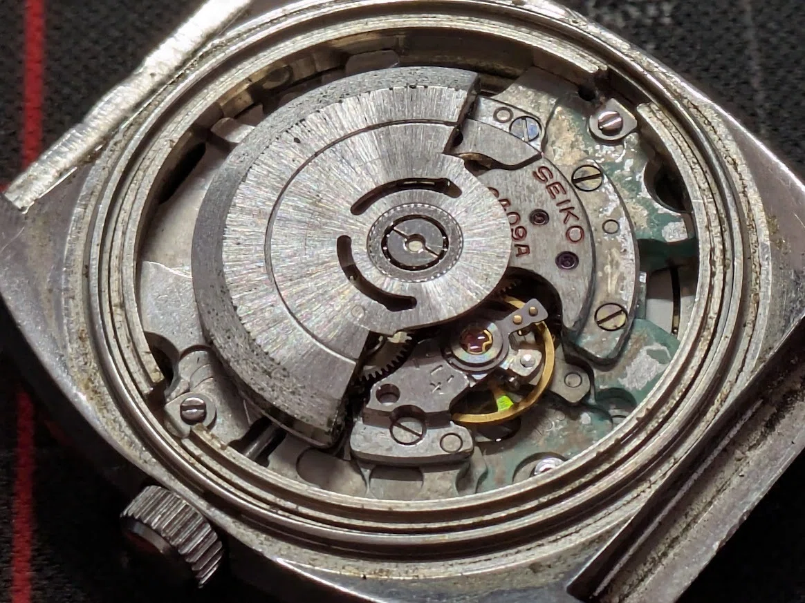 No.346 | Seiko | 2409-0020 | 水色の結晶が内部に付着している時計