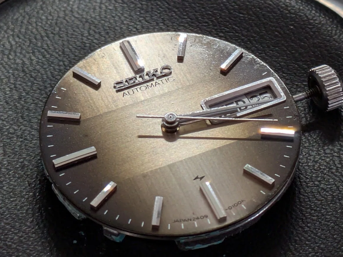 No.346 | Seiko | 2409-0020 | 水色の結晶が内部に付着している時計