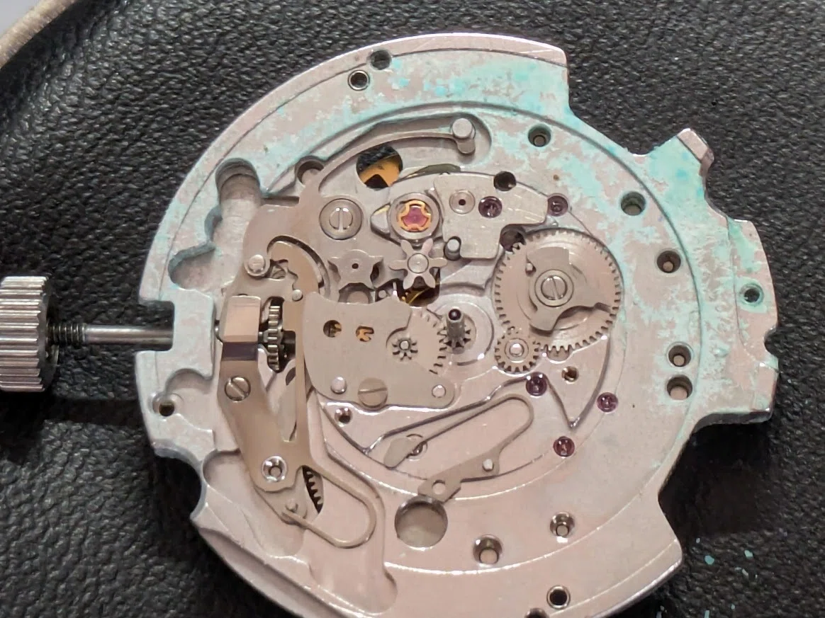 No.346 | Seiko | 2409-0020 | 水色の結晶が内部に付着している時計